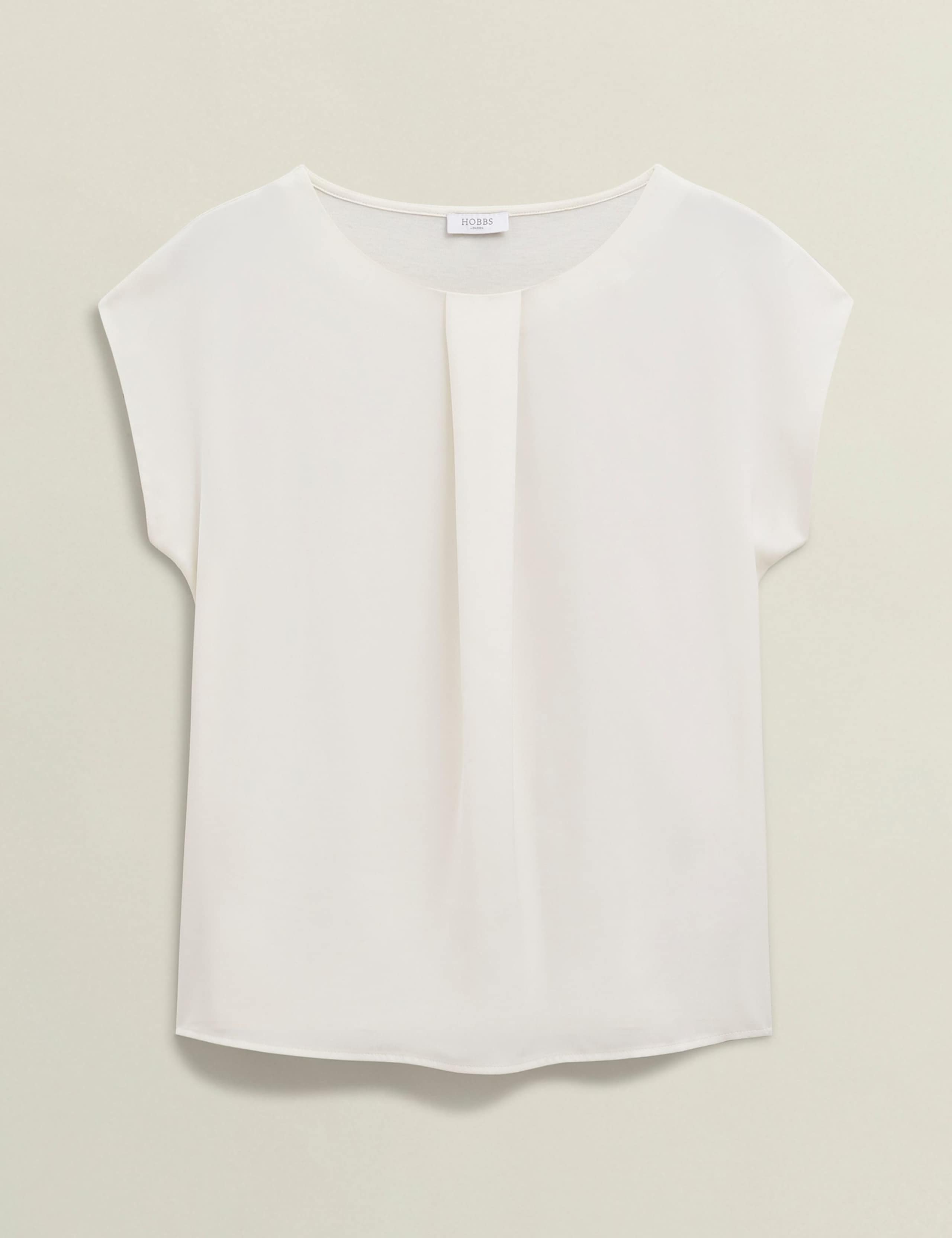 Pleat Detail Top 2 of 6