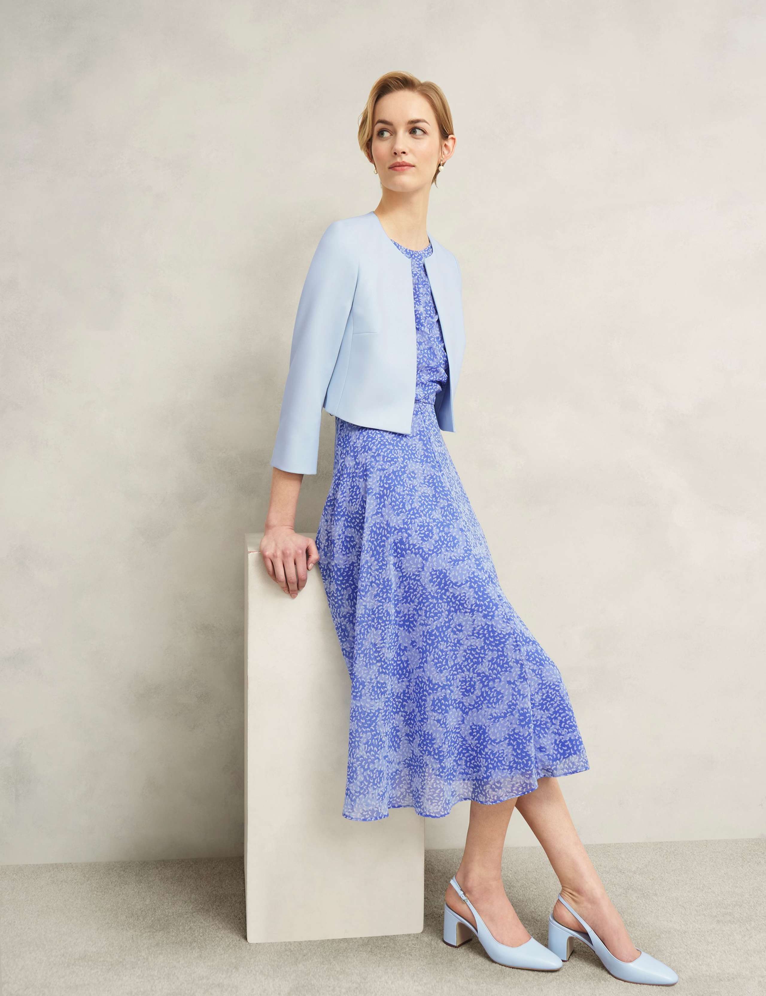 Collarless Cropped Jacket 3 of 6