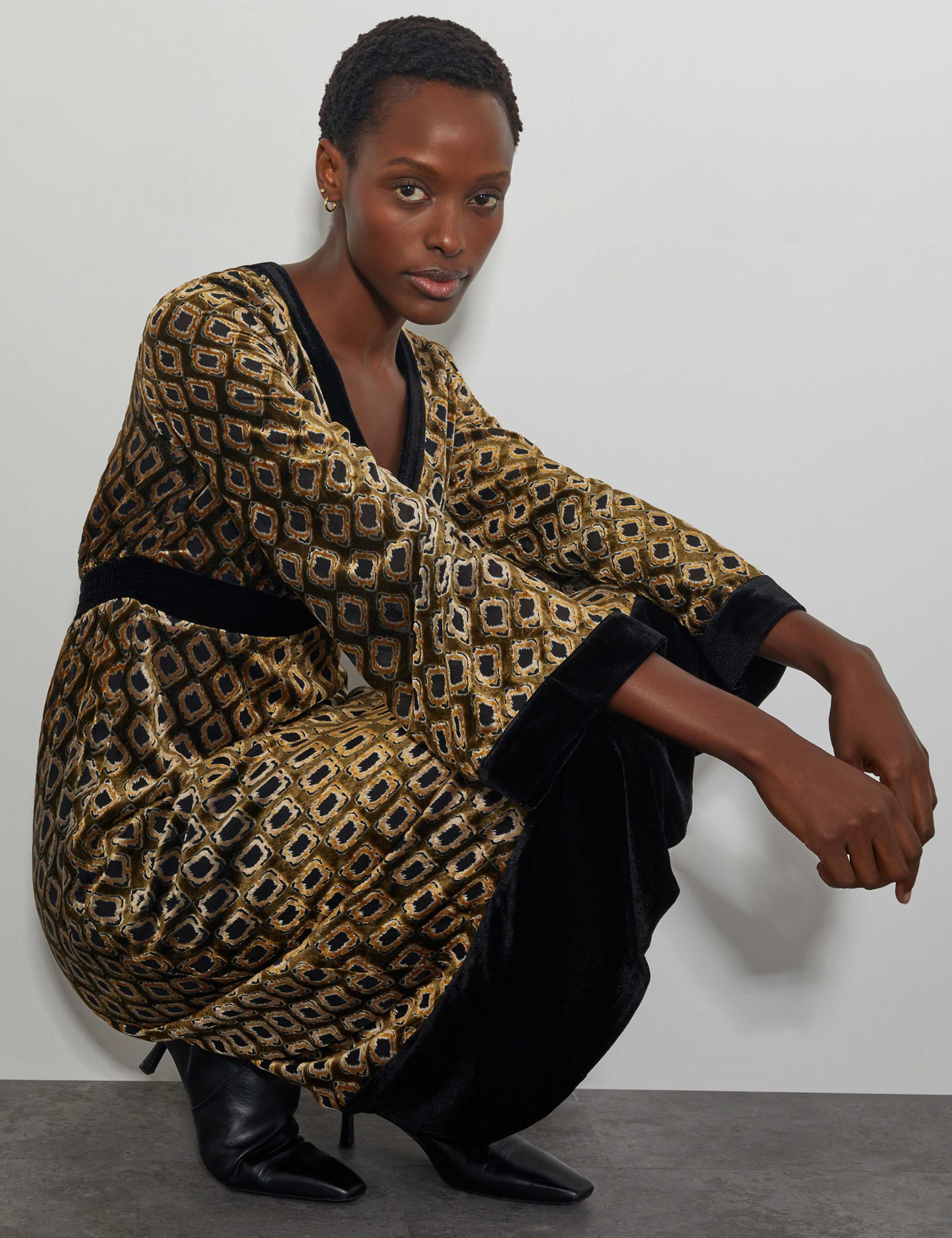 Jacquard Printed V-Neck Midi Tea Dress 2 of 4