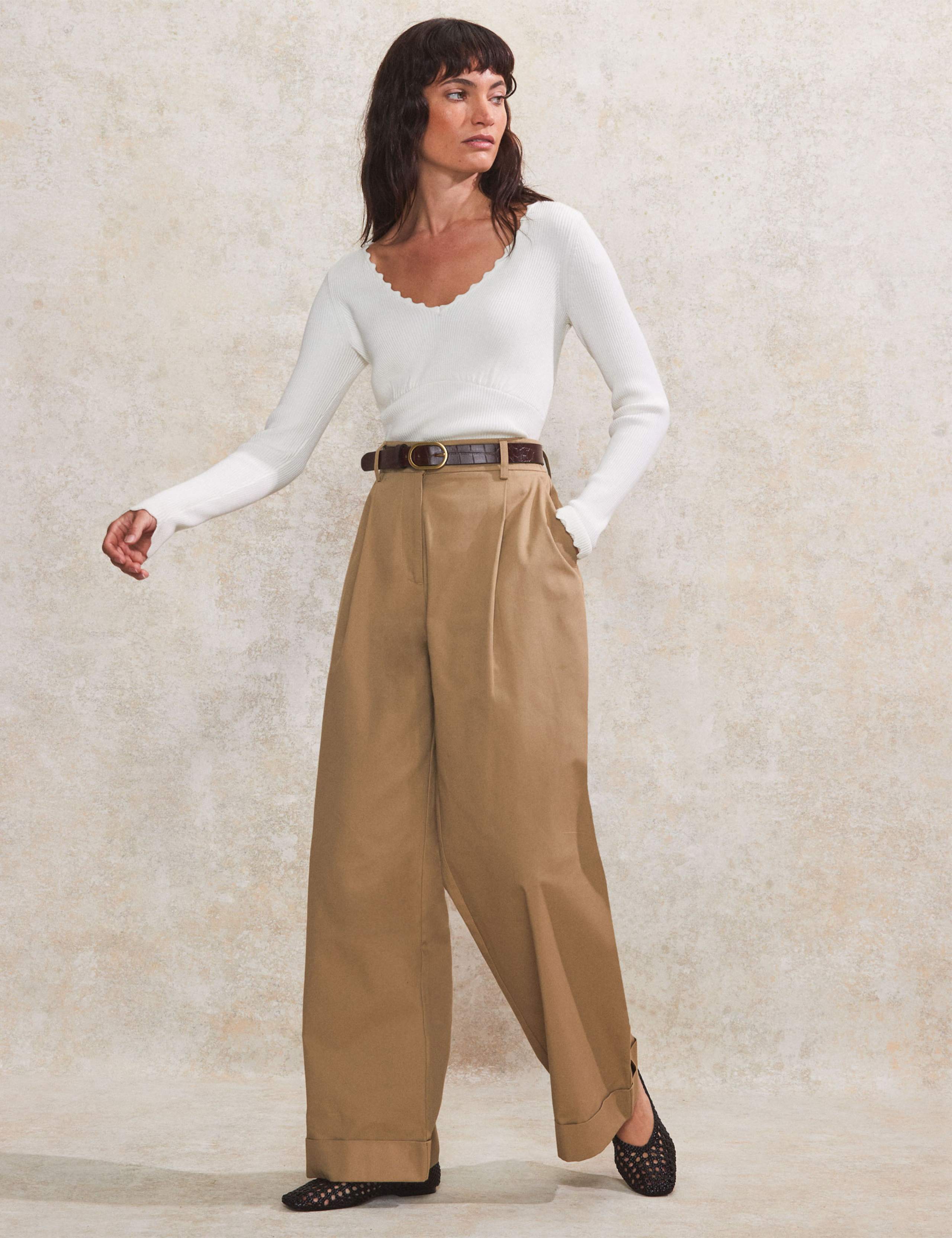 Ribbed V-Neck Scallop Edge Knitted Top 4 of 4