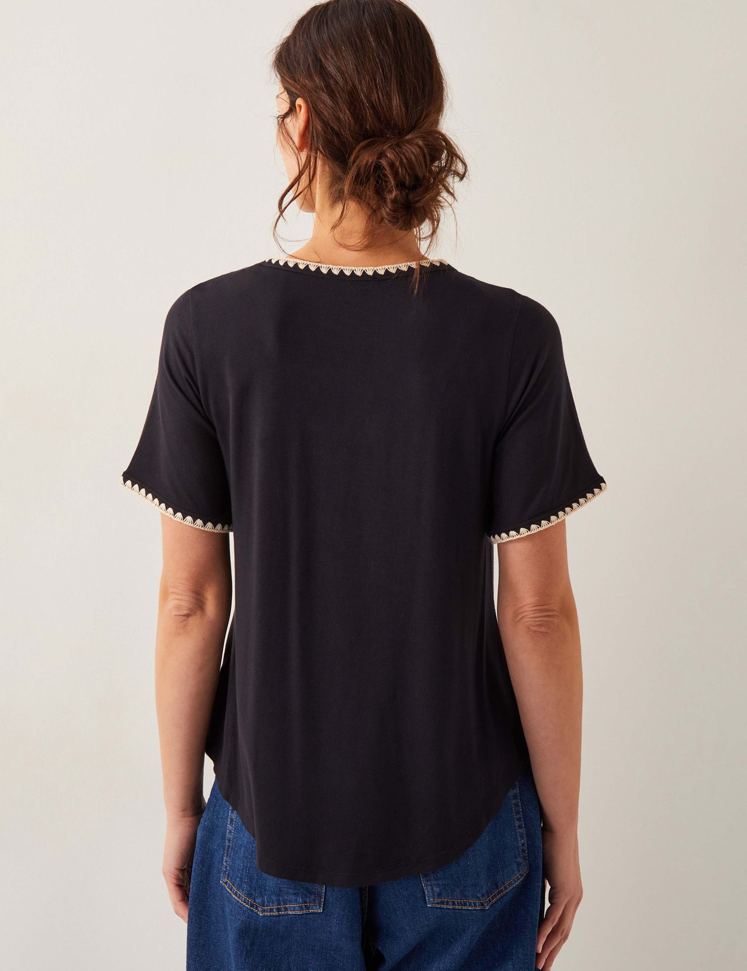 Modal Rich Embrroidered V-Neck T-Shirt 3 of 4