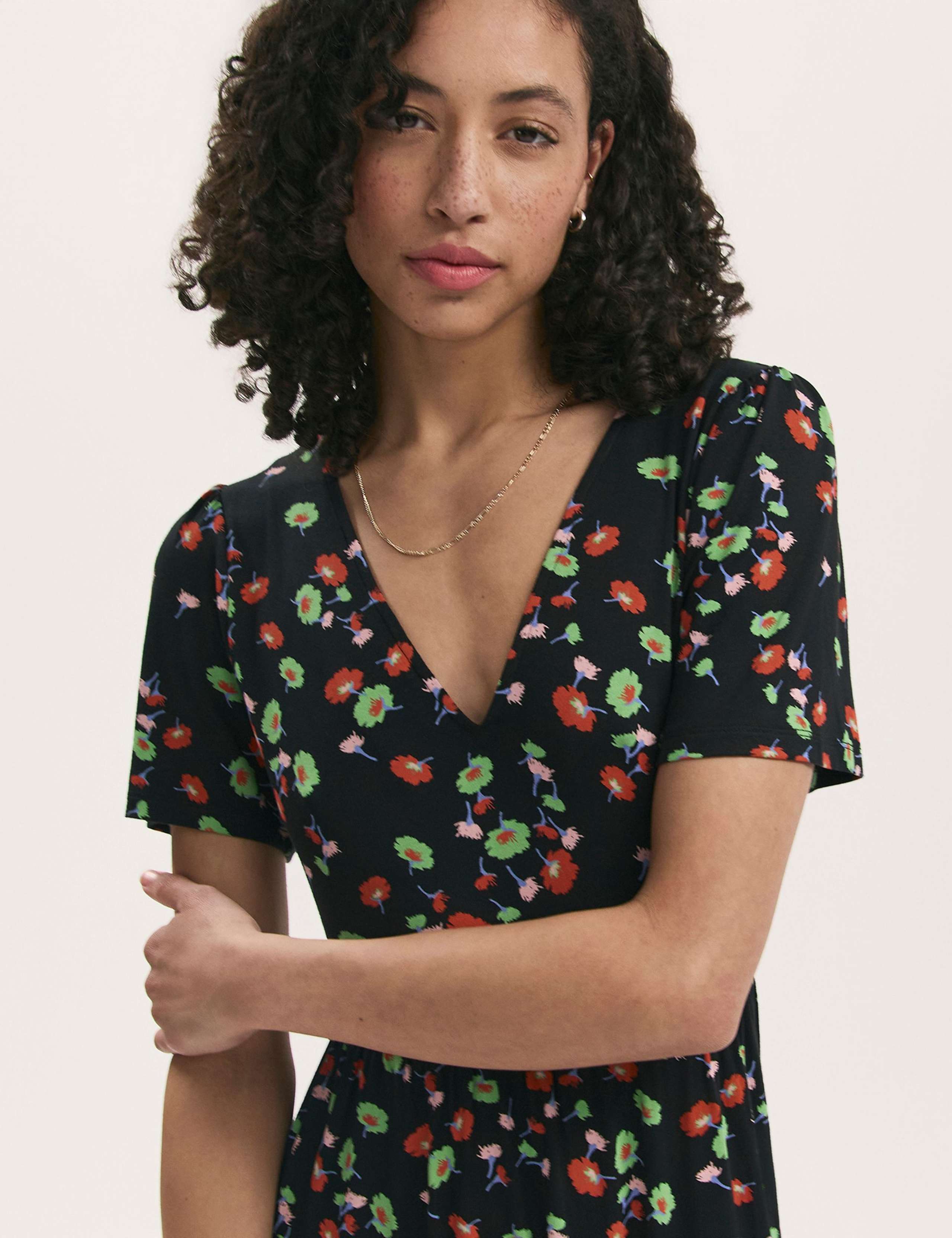 Jersey Floral V-Neck Tiered Dress 4 of 4