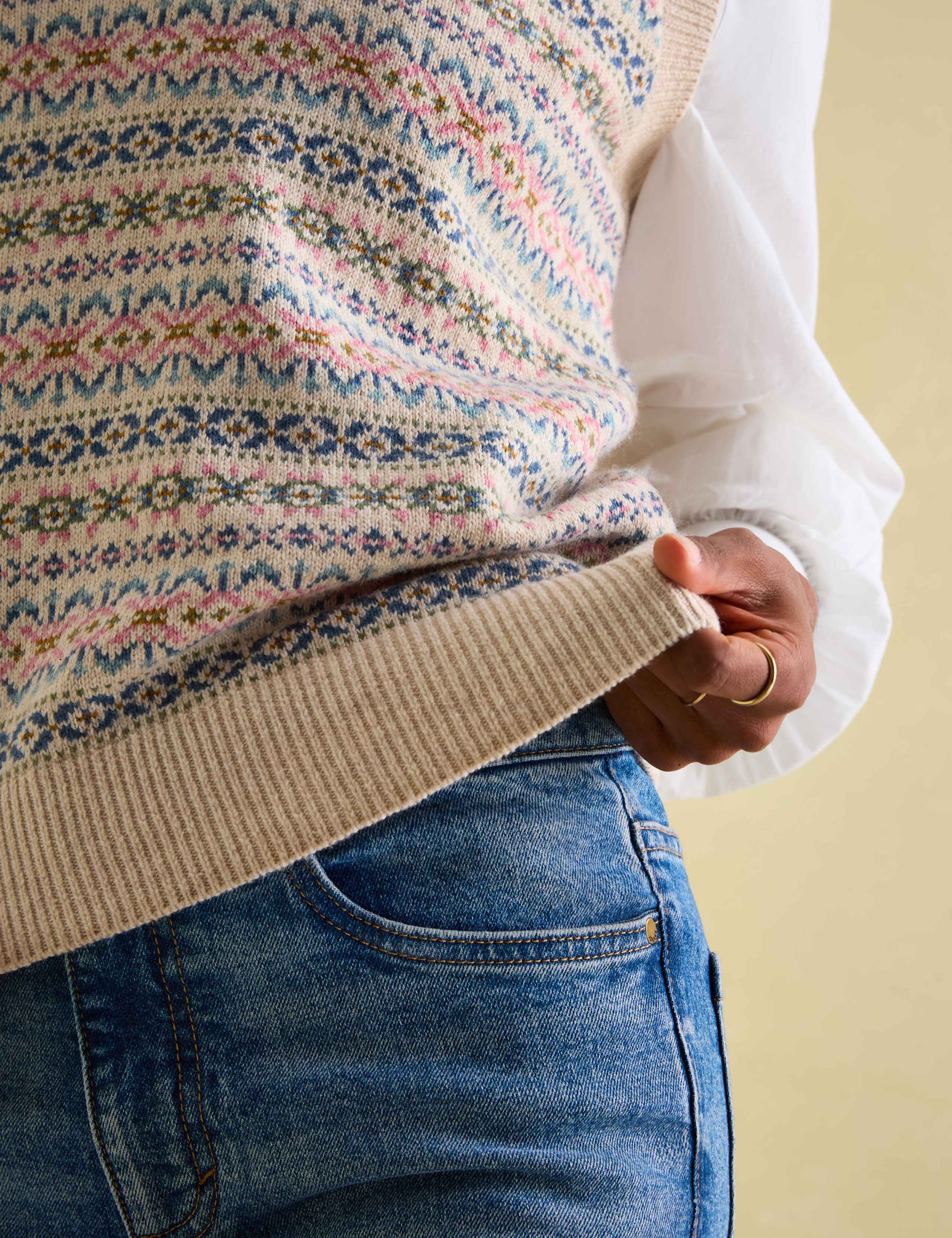 Textured V-Neck Knitted Vest with Wool 4 of 7