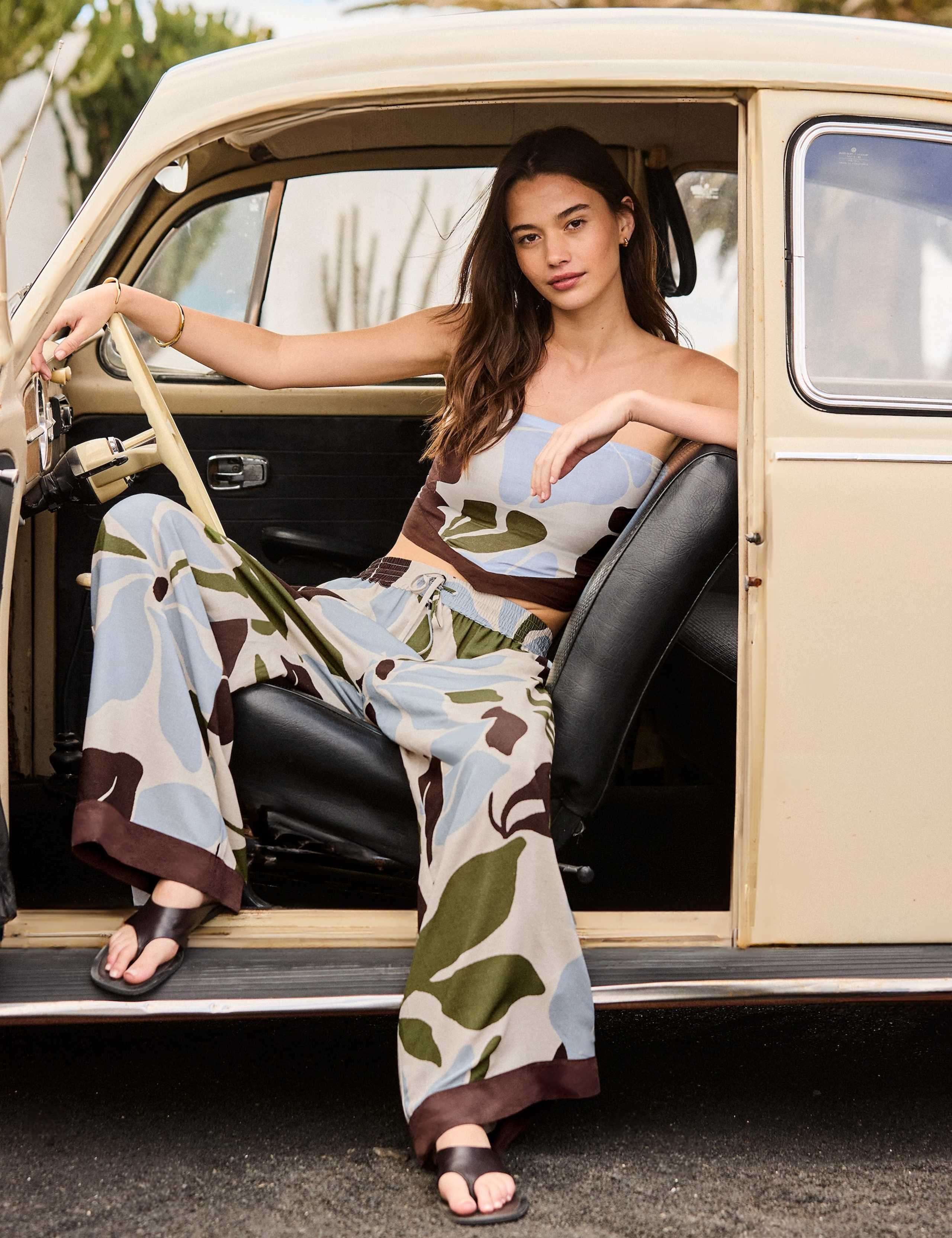 Capri Floral Print Trousers with Linen 1 of 3