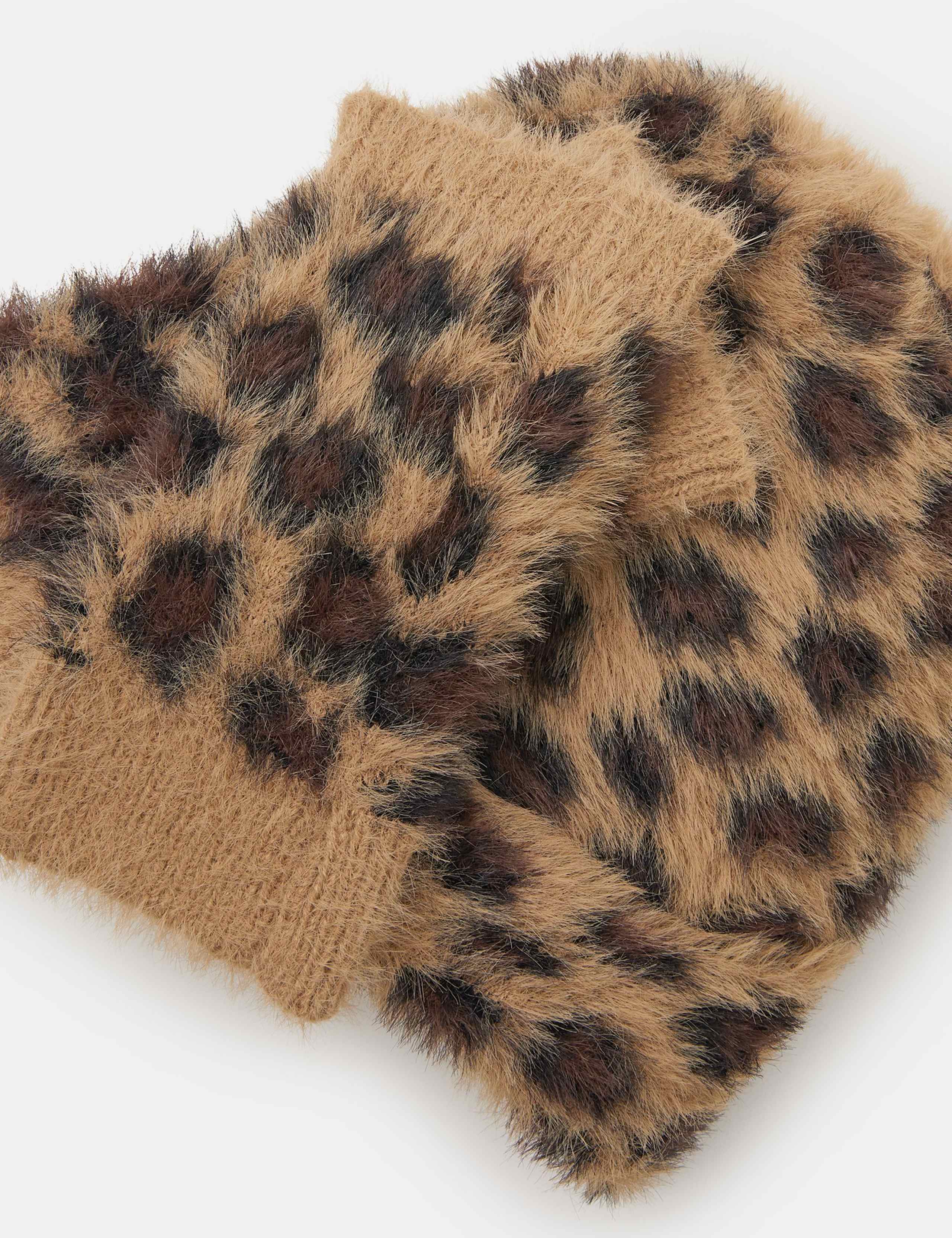 Fluffy Leopard Print Hat & Gloves Set 2 of 3