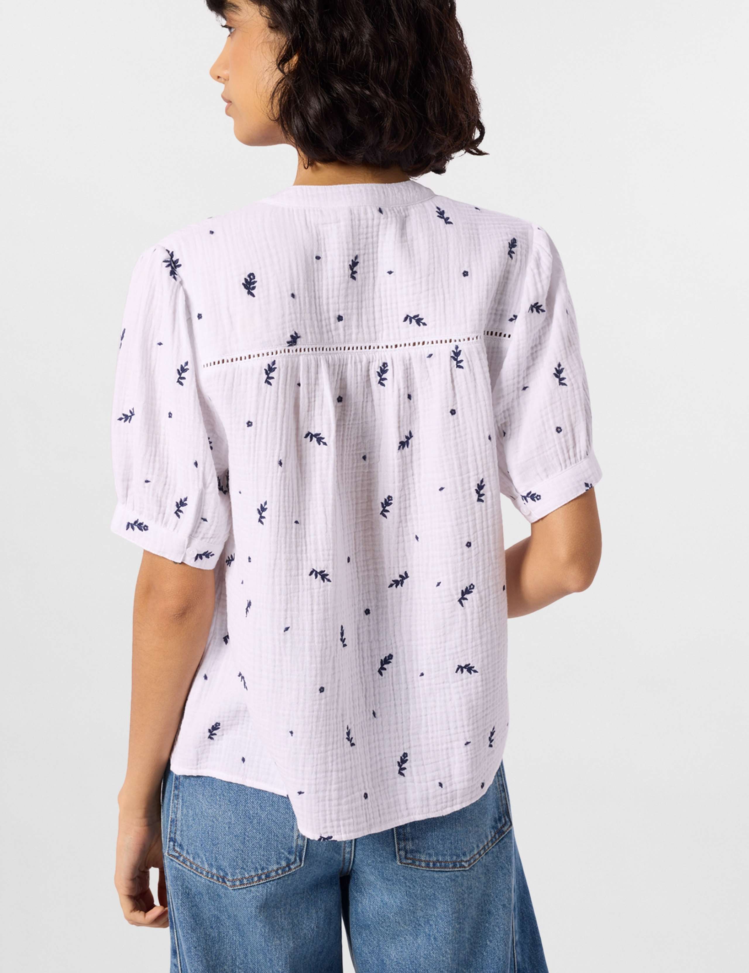 Pull Cotton Embroidered Top 3 of 4