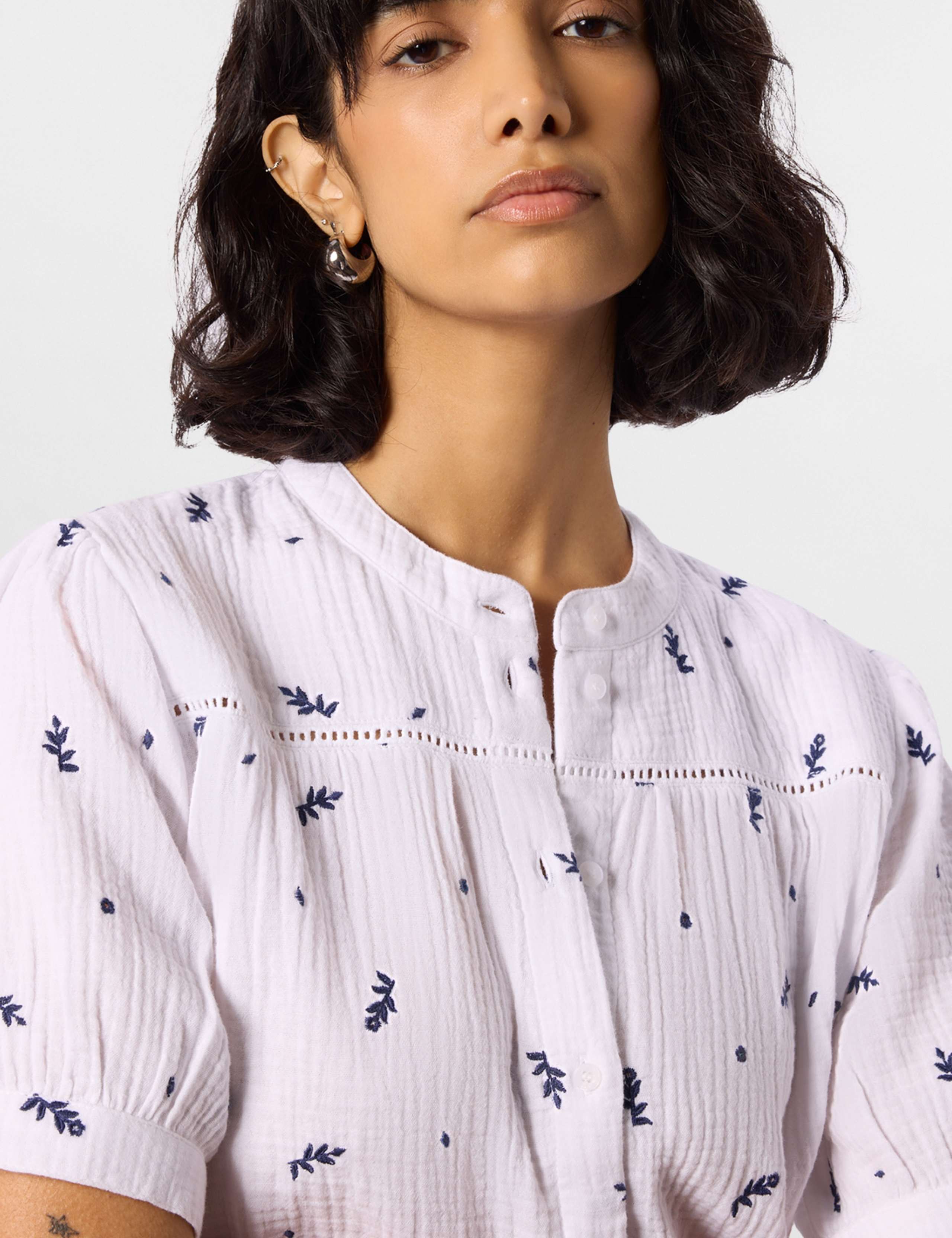 Pull Cotton Embroidered Top 4 of 4