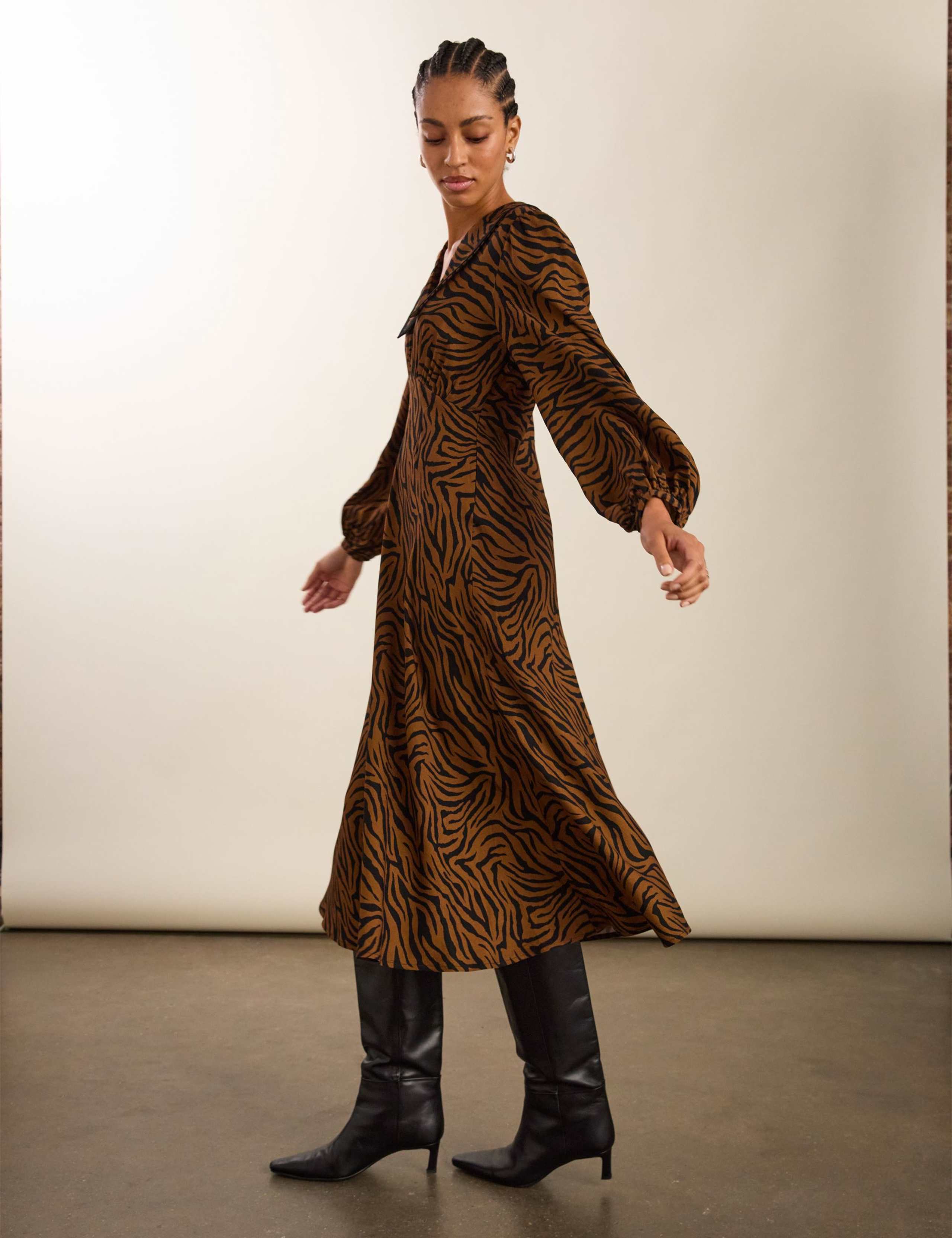 Animal Print Collared Midi Skater Dress 3 of 4