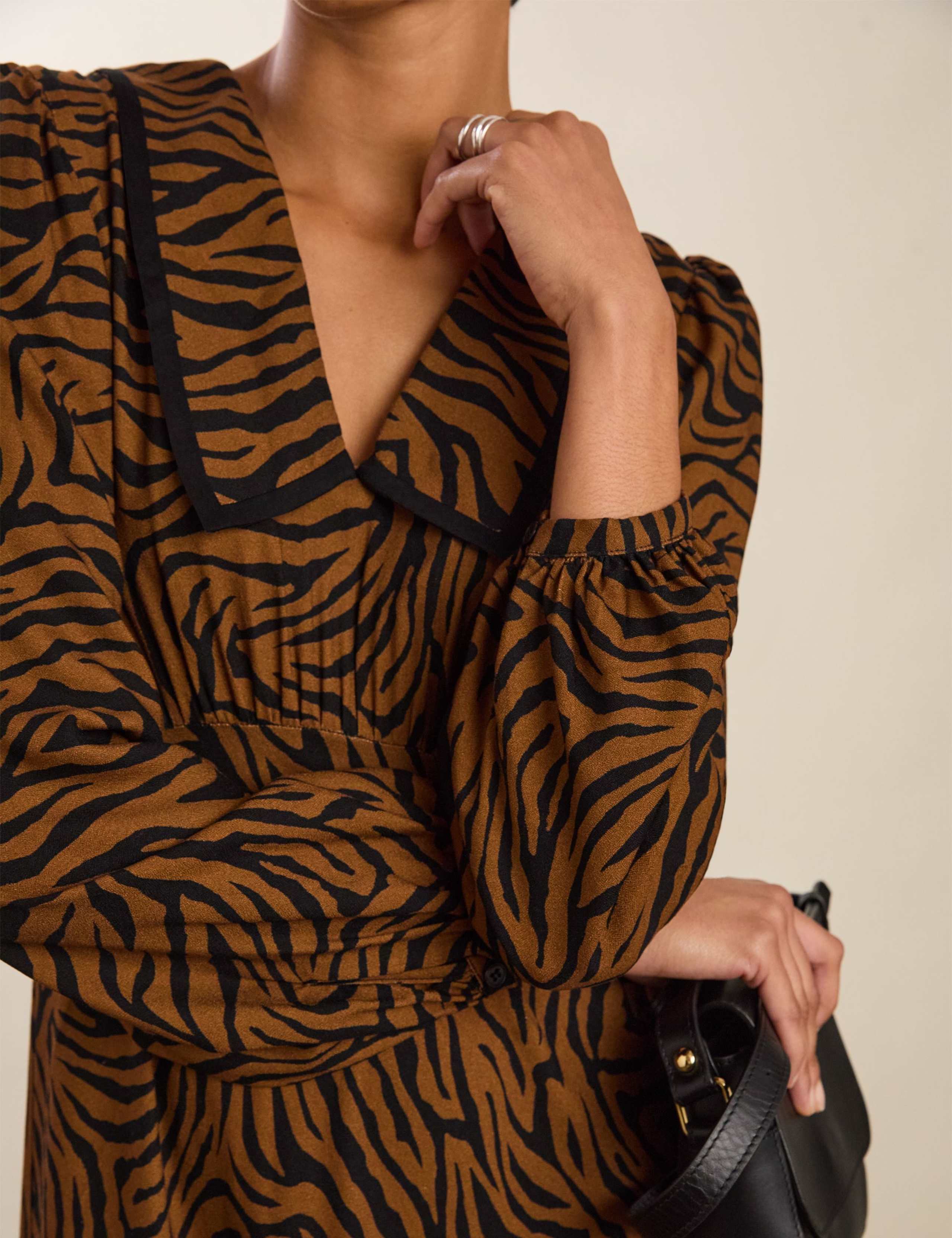 Animal Print Collared Midi Skater Dress 4 of 4