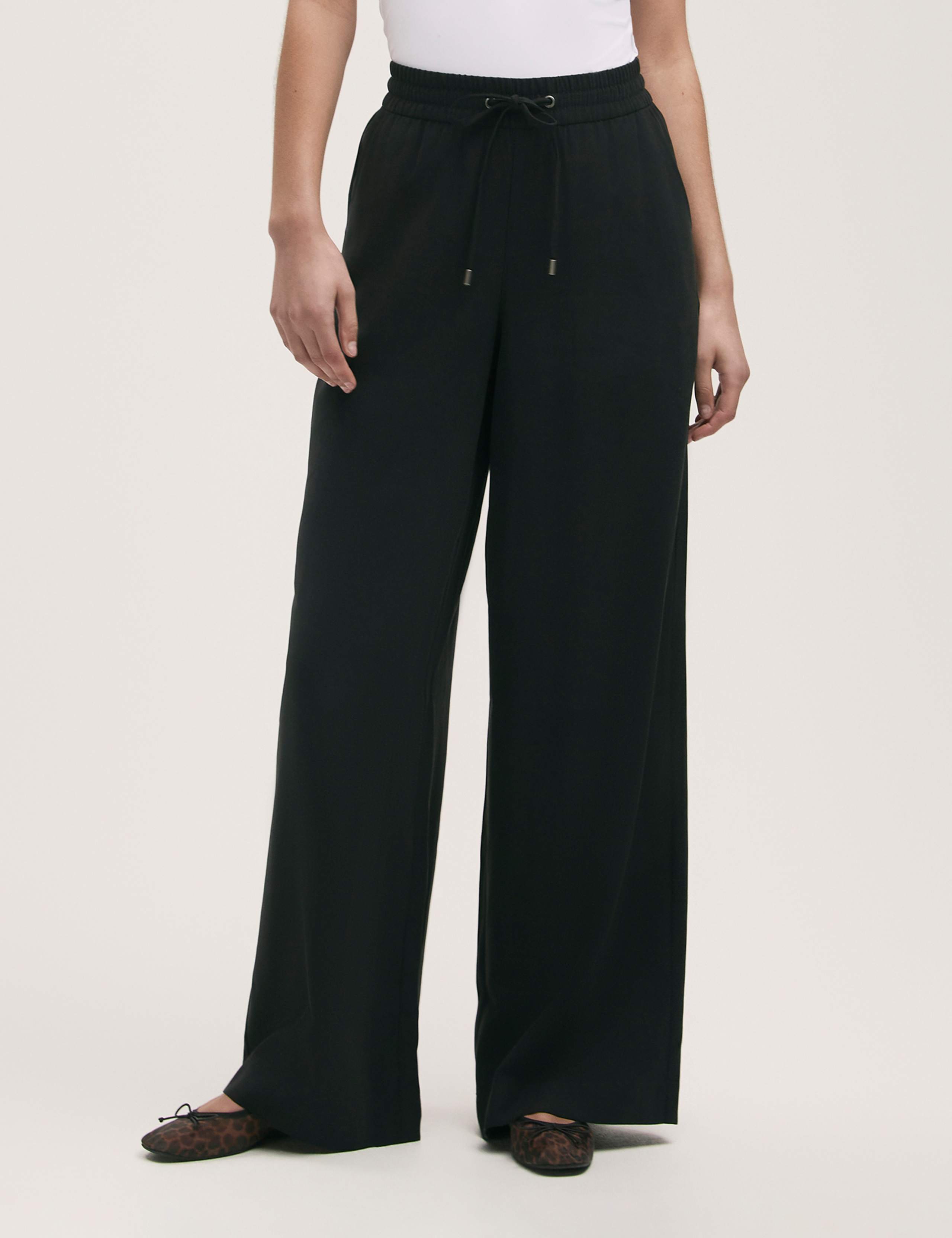 Drawstring Relaxed Wide Leg Trousers 3 of 4