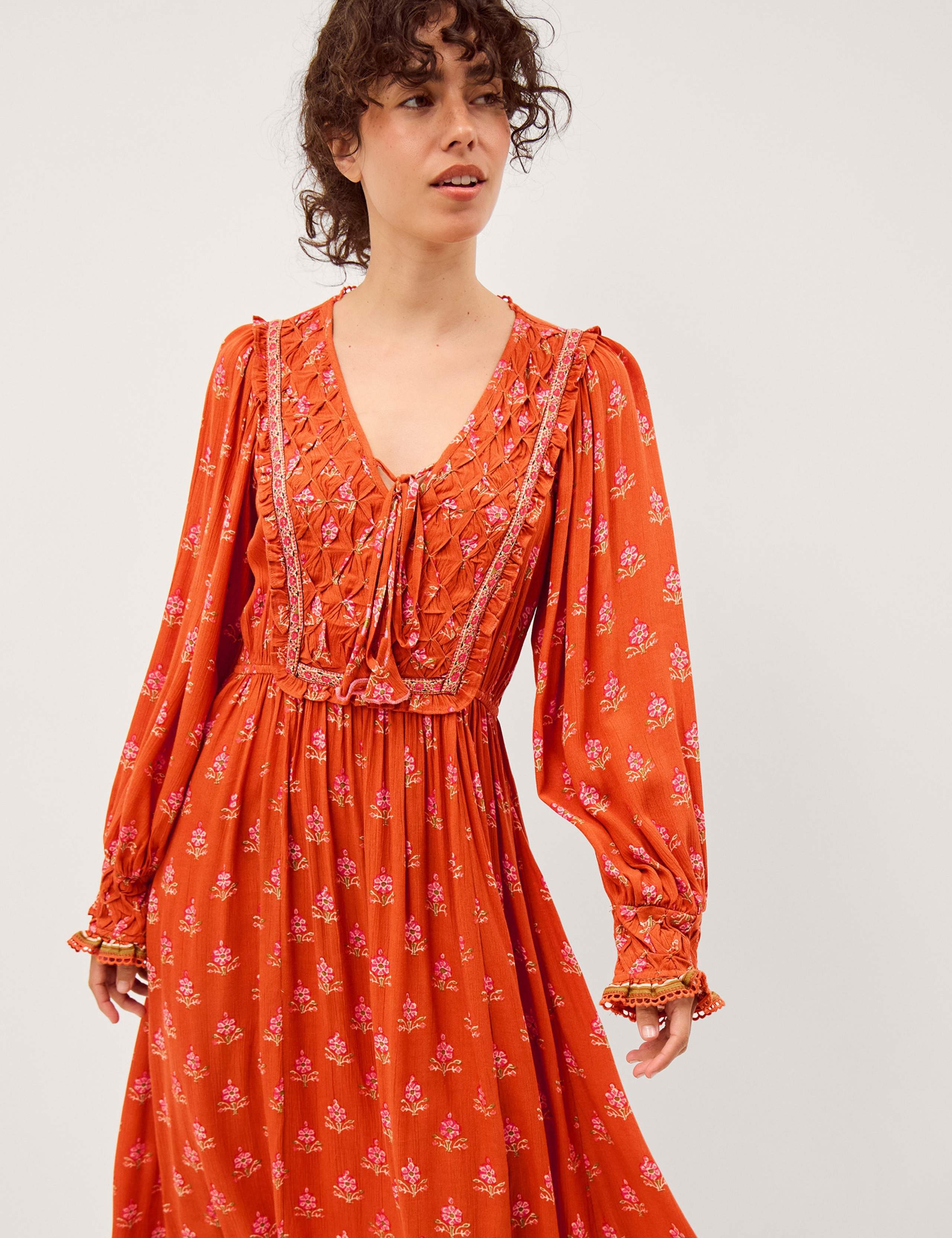 Printed V-Neck Midaxi Waisted Dress 3 of 5