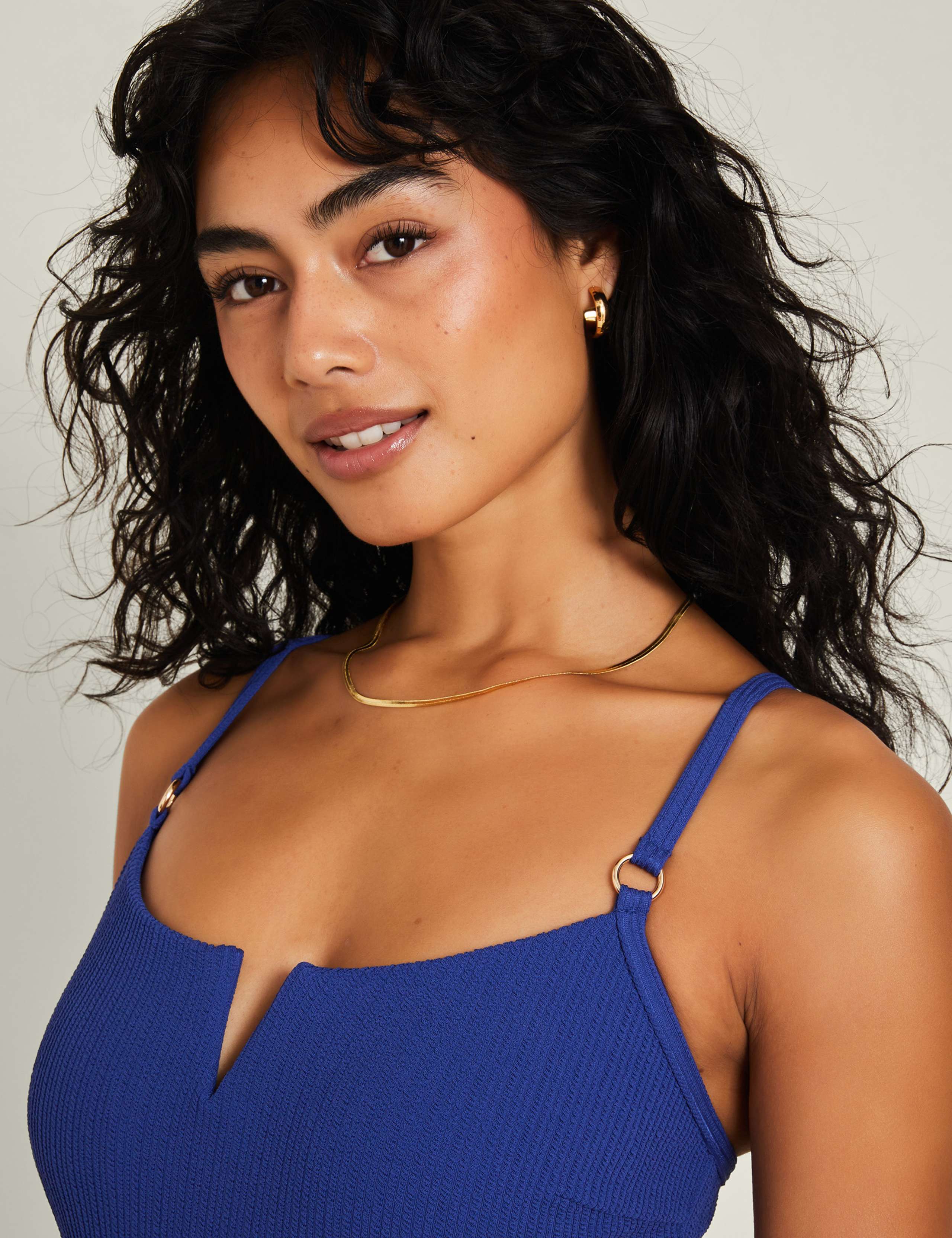 Textured Padded Ring Detail V-Neck Swimsuit 3 of 3
