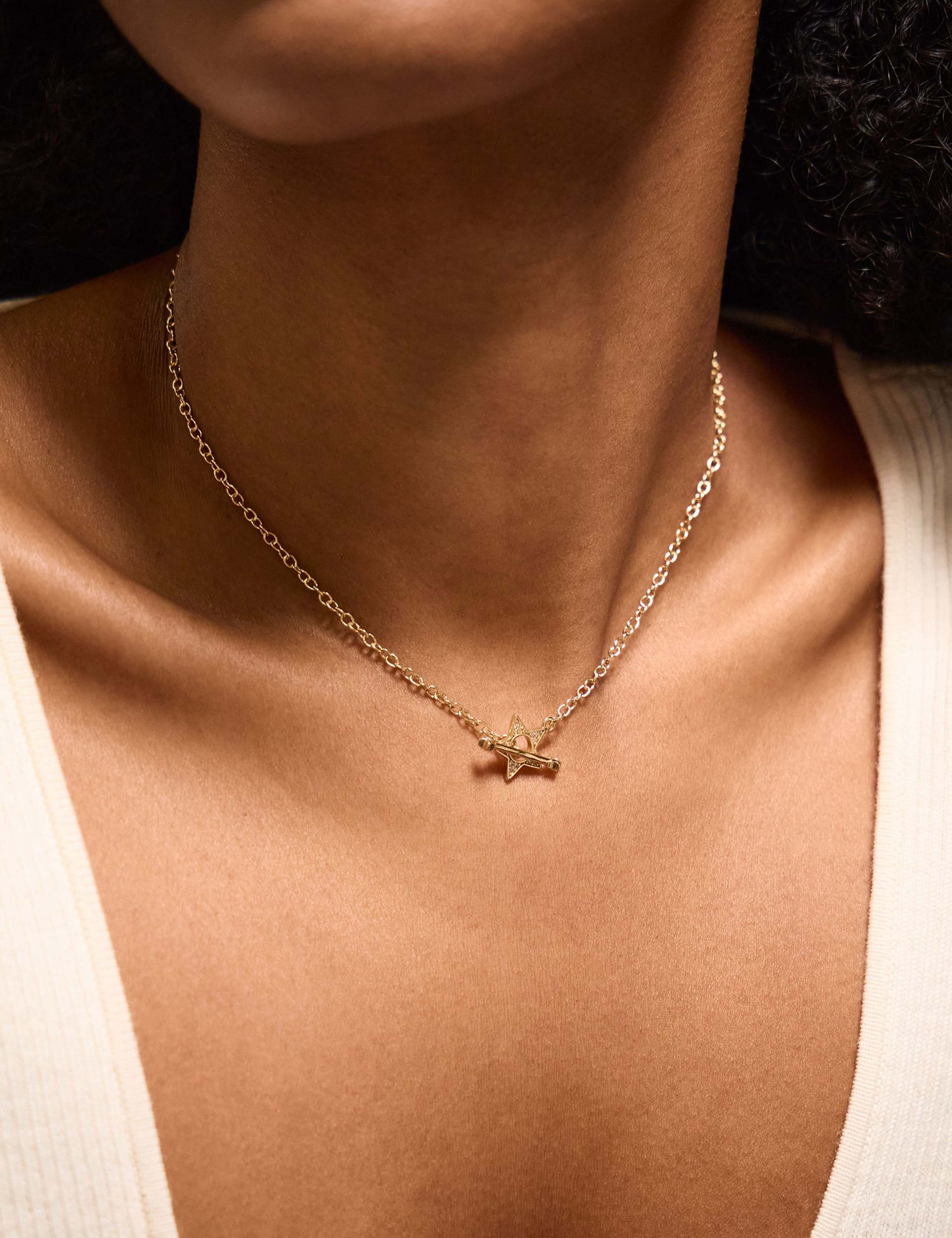 14ct Gold Plated T Bar Necklace 2 of 3