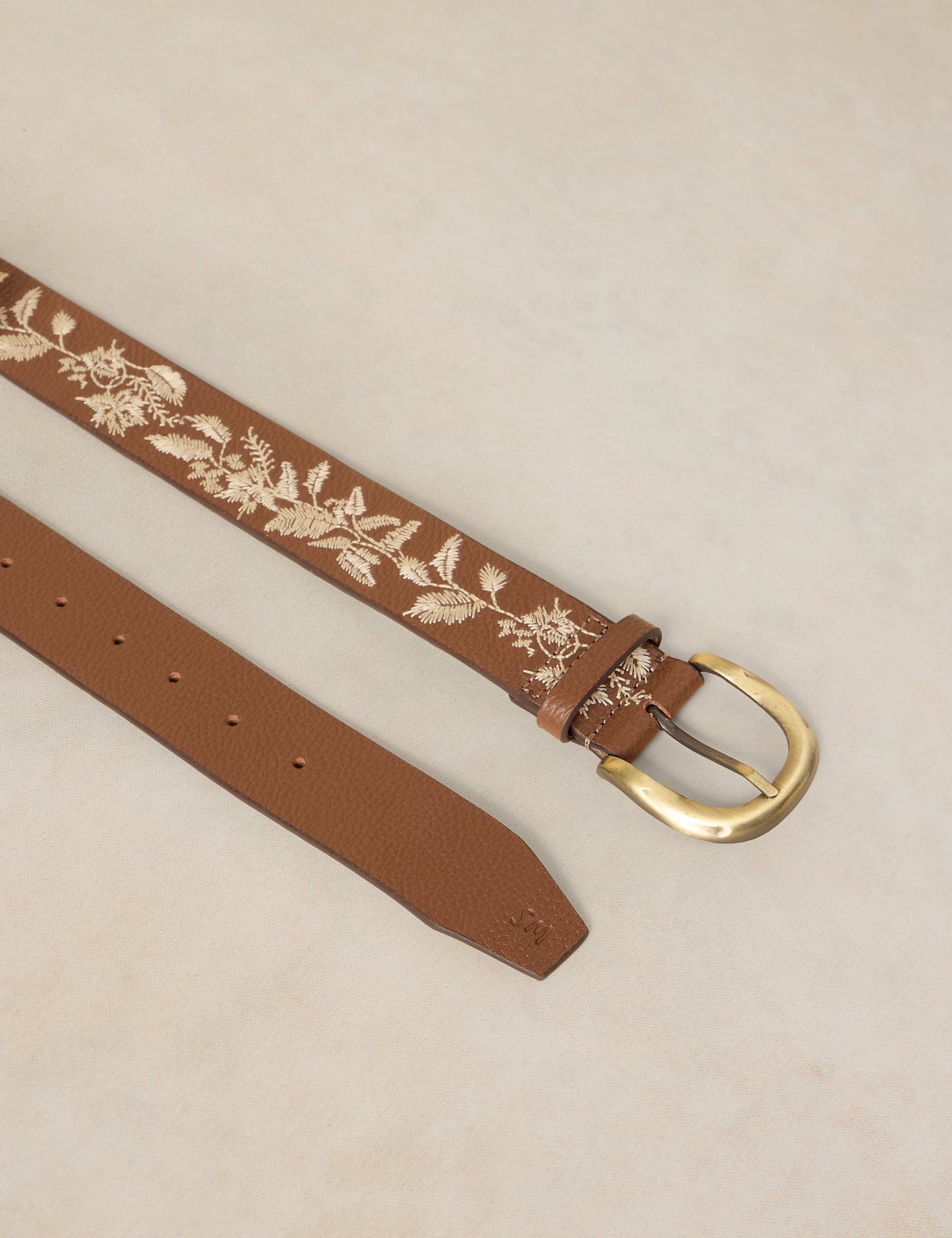 Grained Leather Floral Embroidery Belt 3 of 3