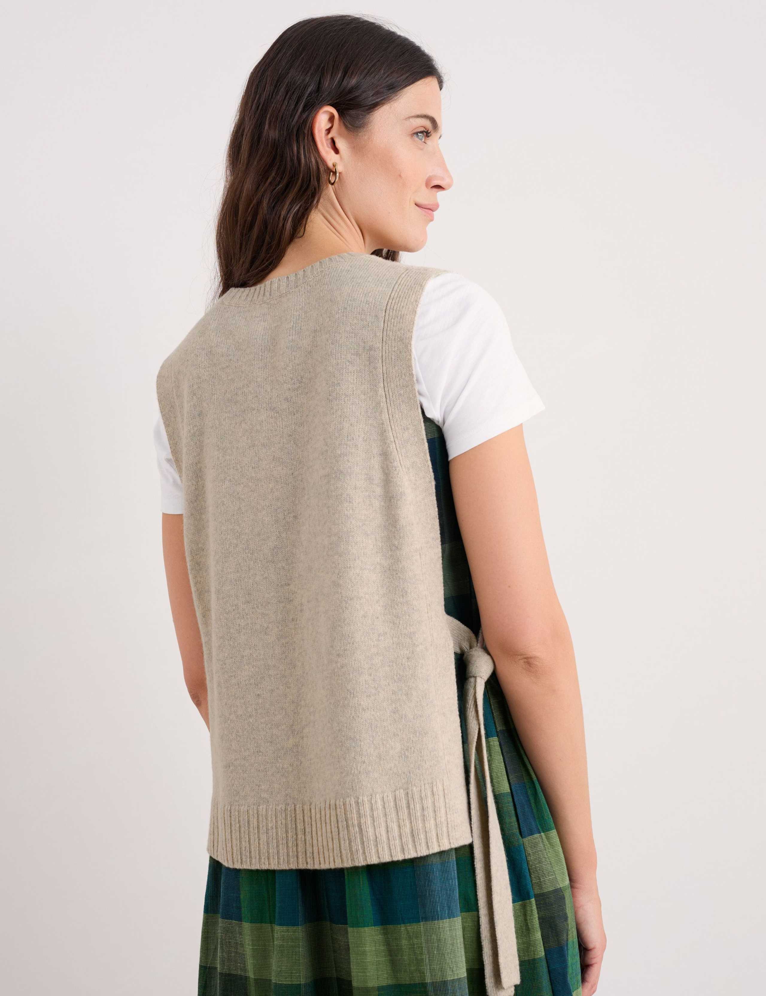 Sea Aster Round Neck Knitted Vest 3 of 5