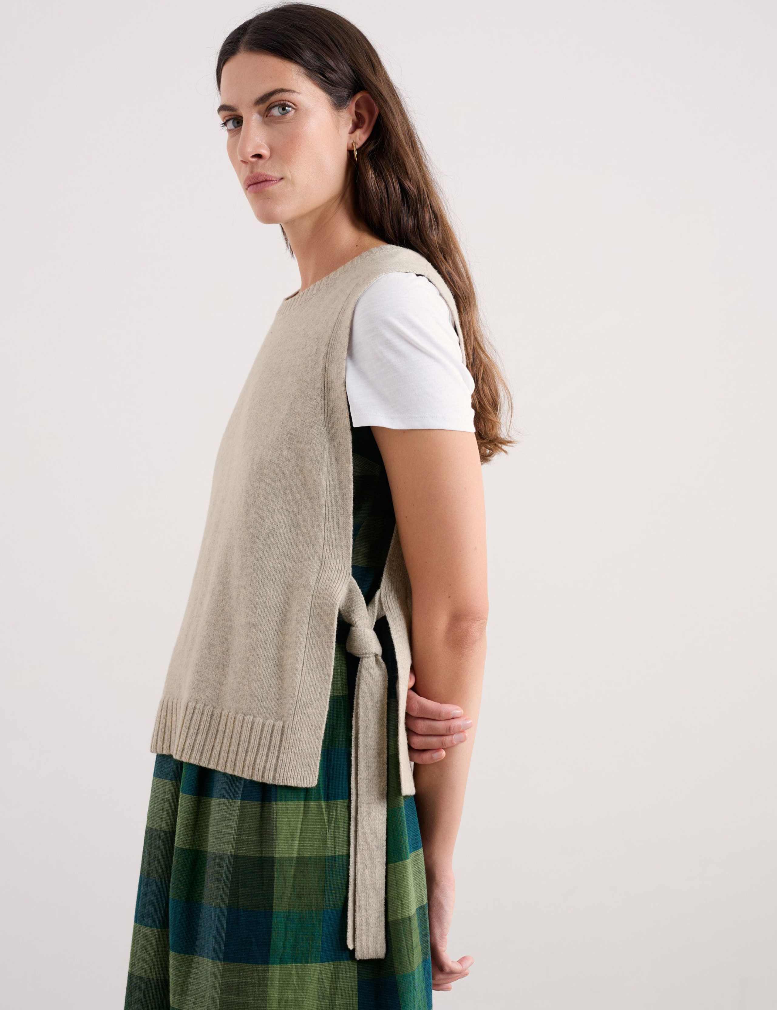 Sea Aster Round Neck Knitted Vest 4 of 5