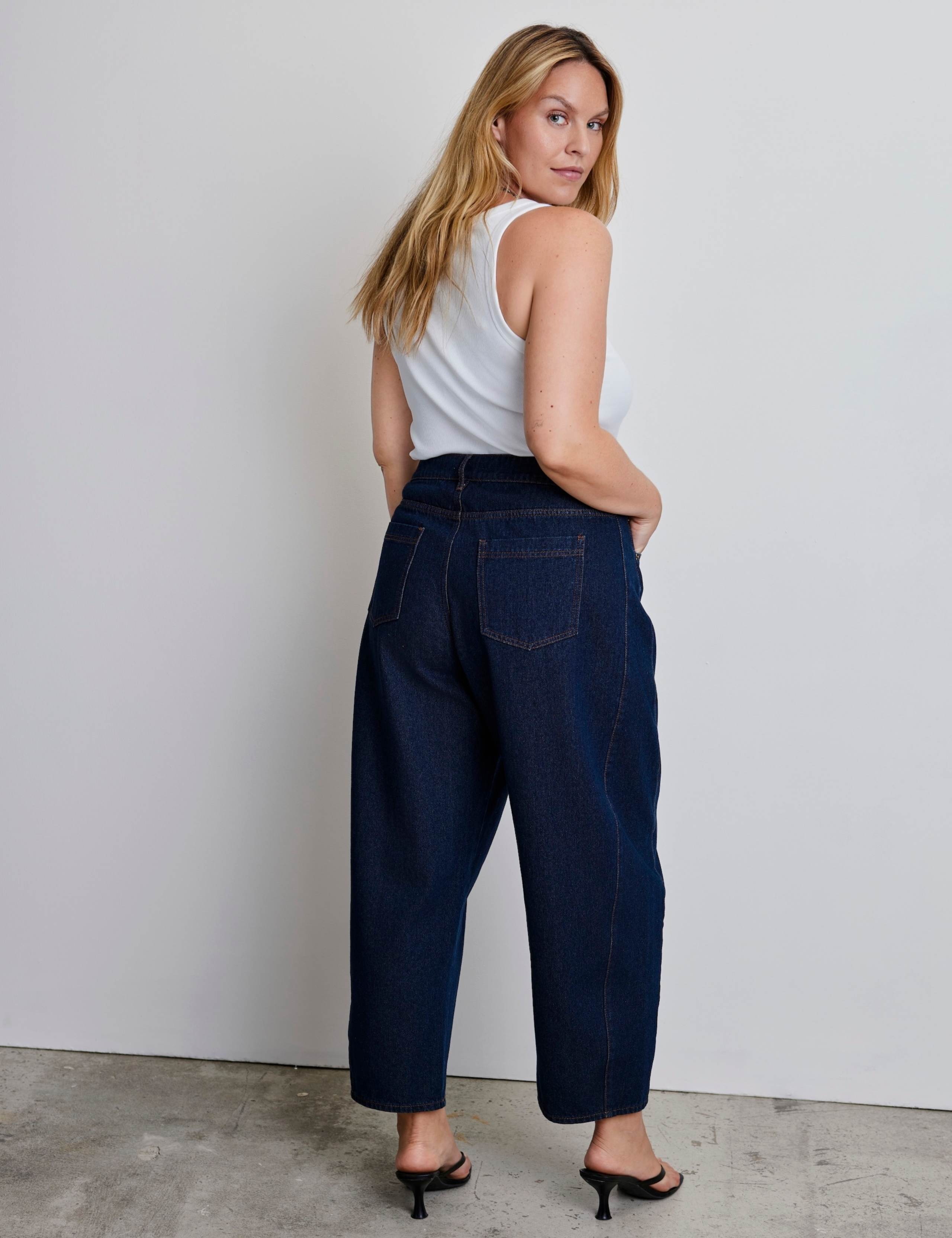 Mid Rise Barrel Leg Jeans 4 of 5