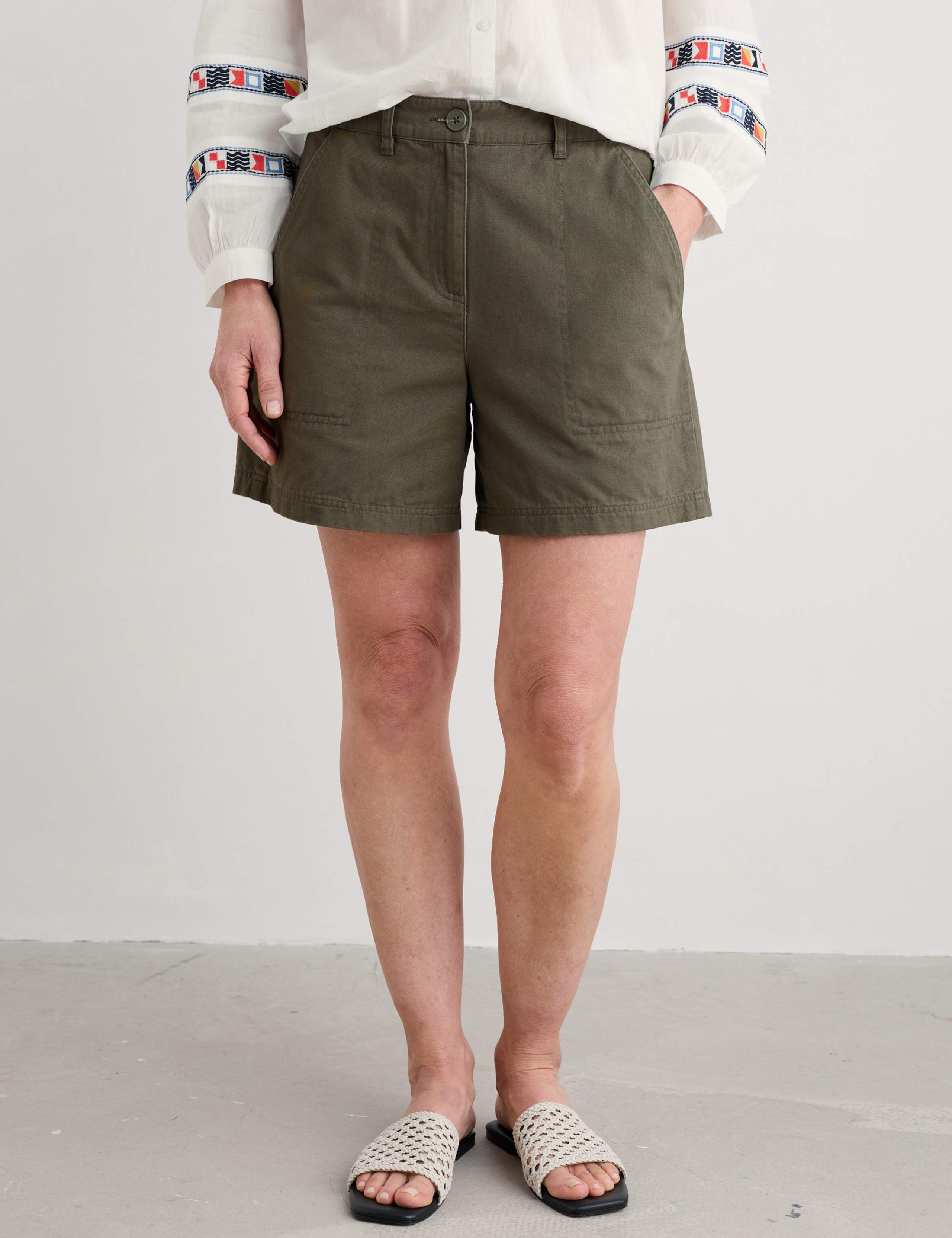 Pure Cotton Pocket Detail Mid Rise Shorts 3 of 4