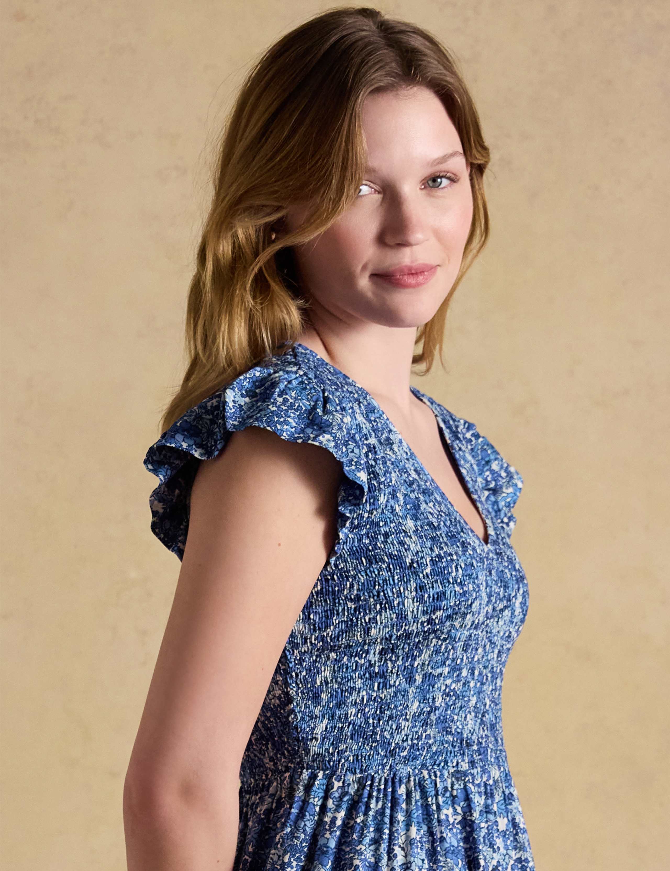 Floral V-Neck Midaxi Shirred Dress 5 of 6