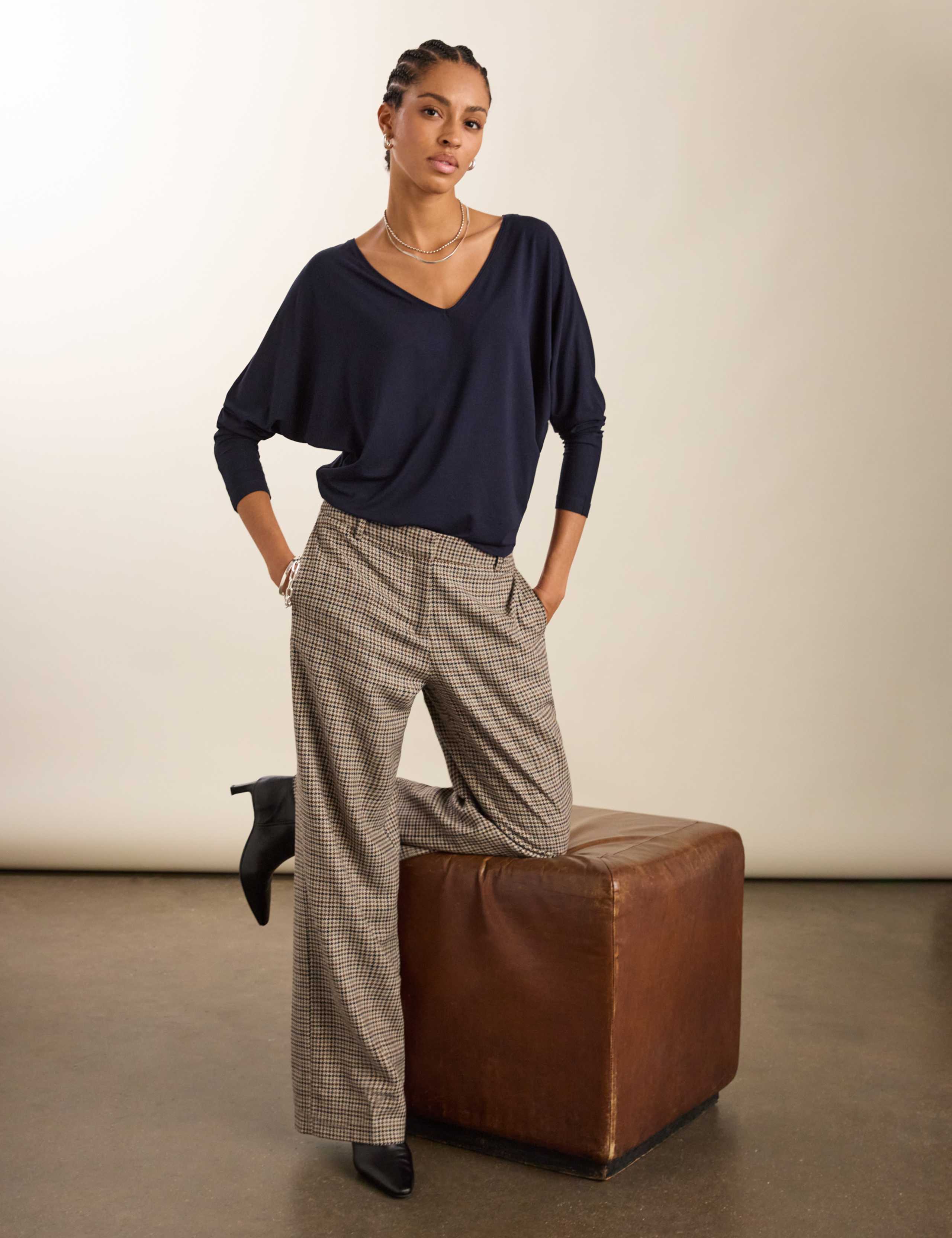 V-Neck Relaxed Top 3 of 4