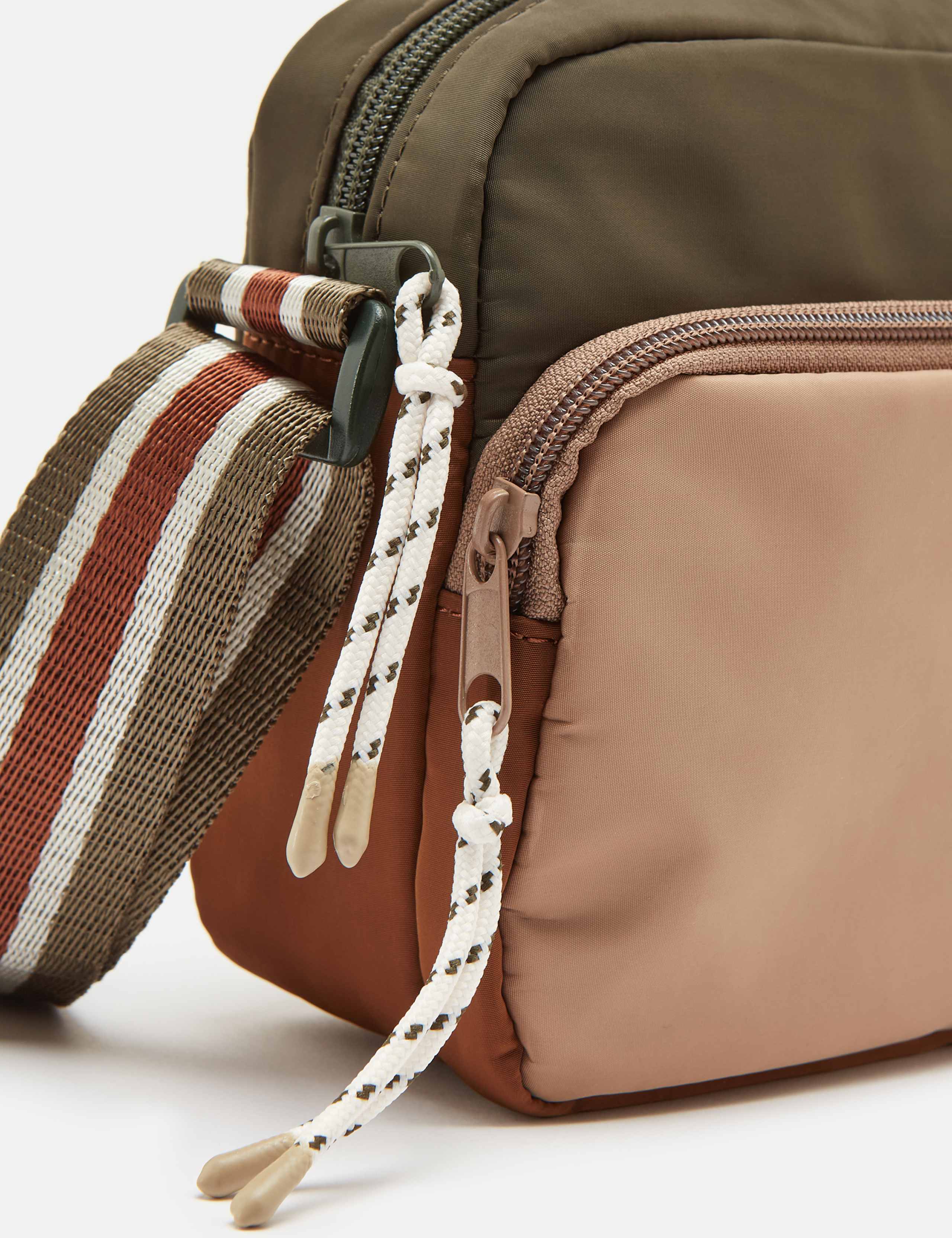 Cross Body Bag 5 of 7