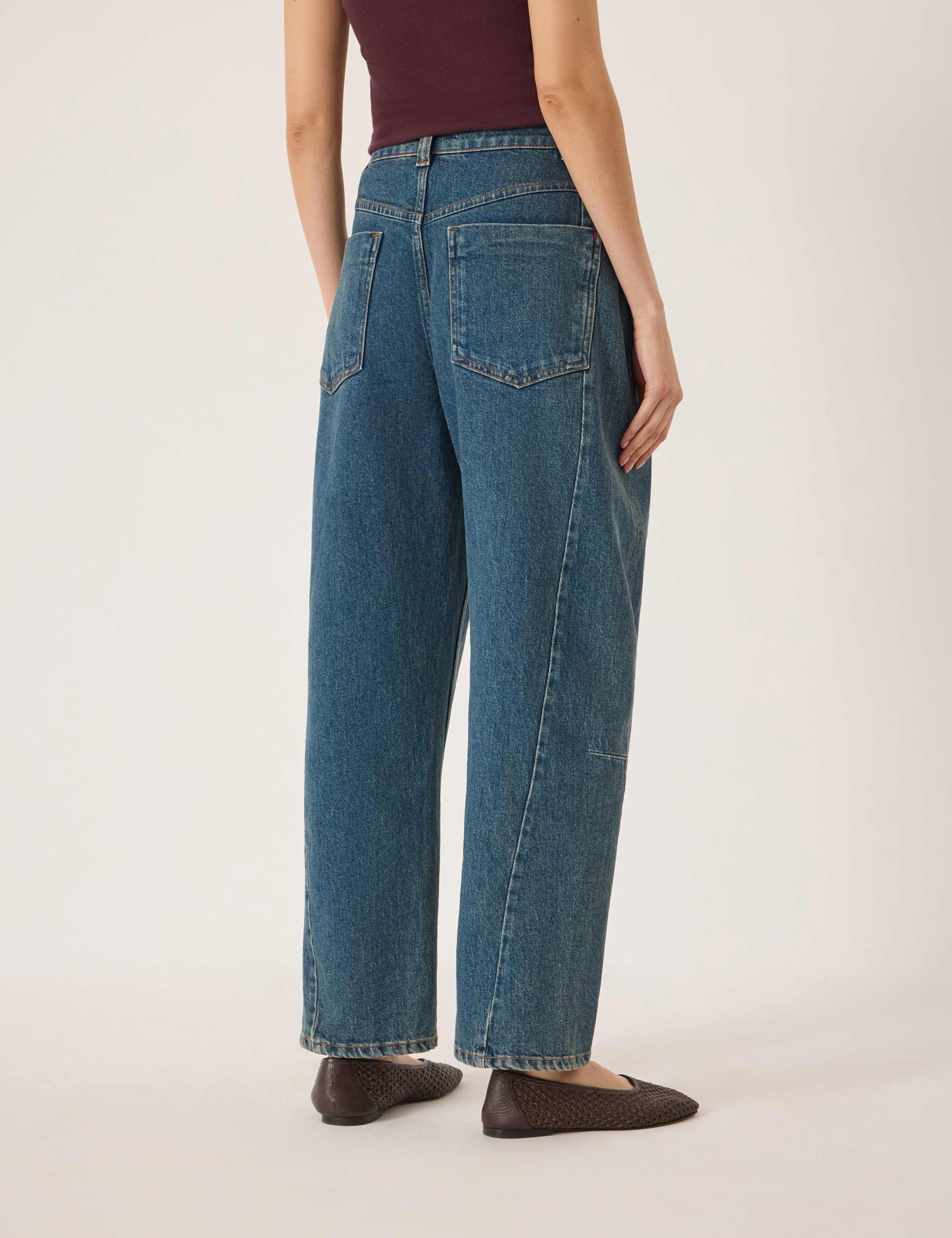 Tapered Leg Carrot Fit Jeans 3 of 5