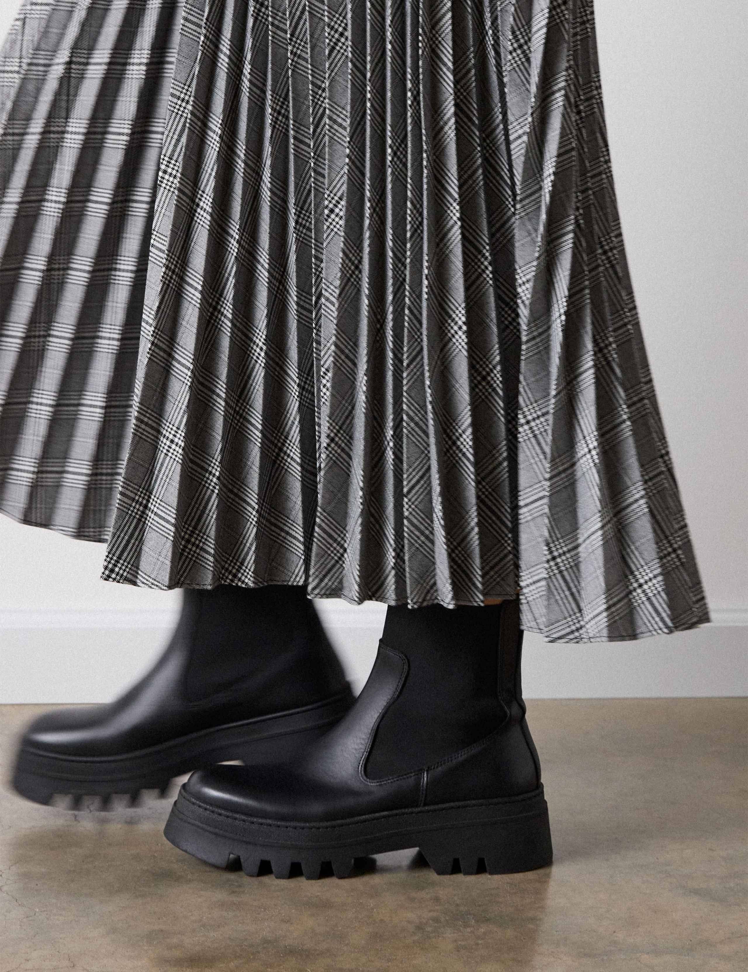 Leather Block Heel Chelsea Boots 4 of 5