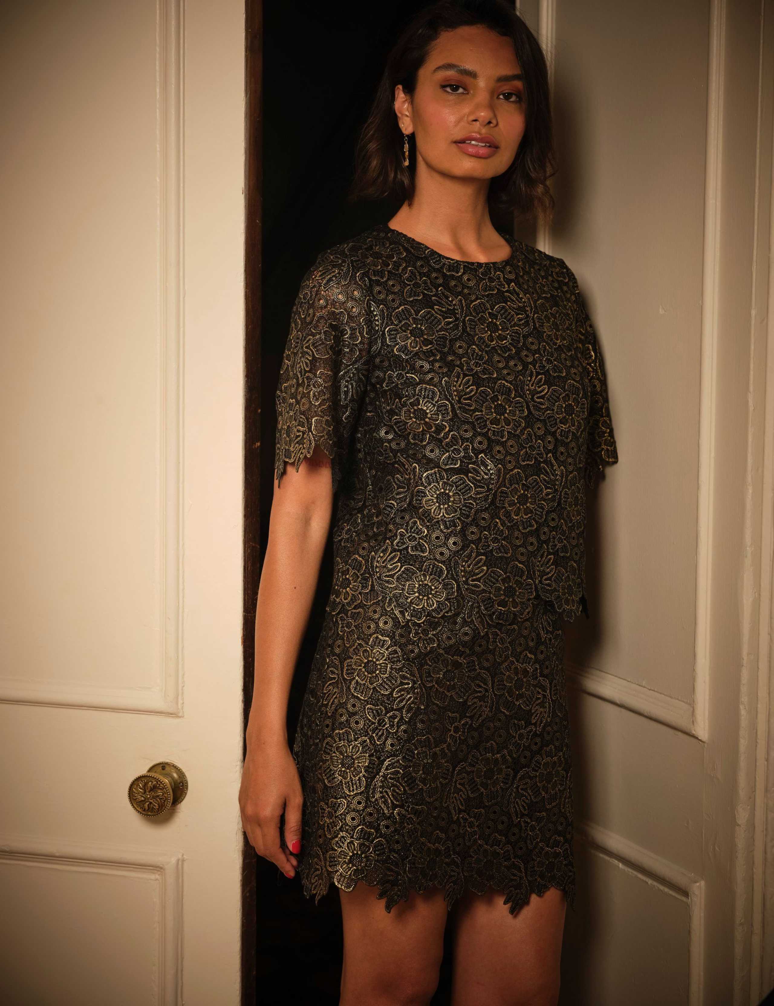 Lace Mini Pencil Skirt 3 of 4