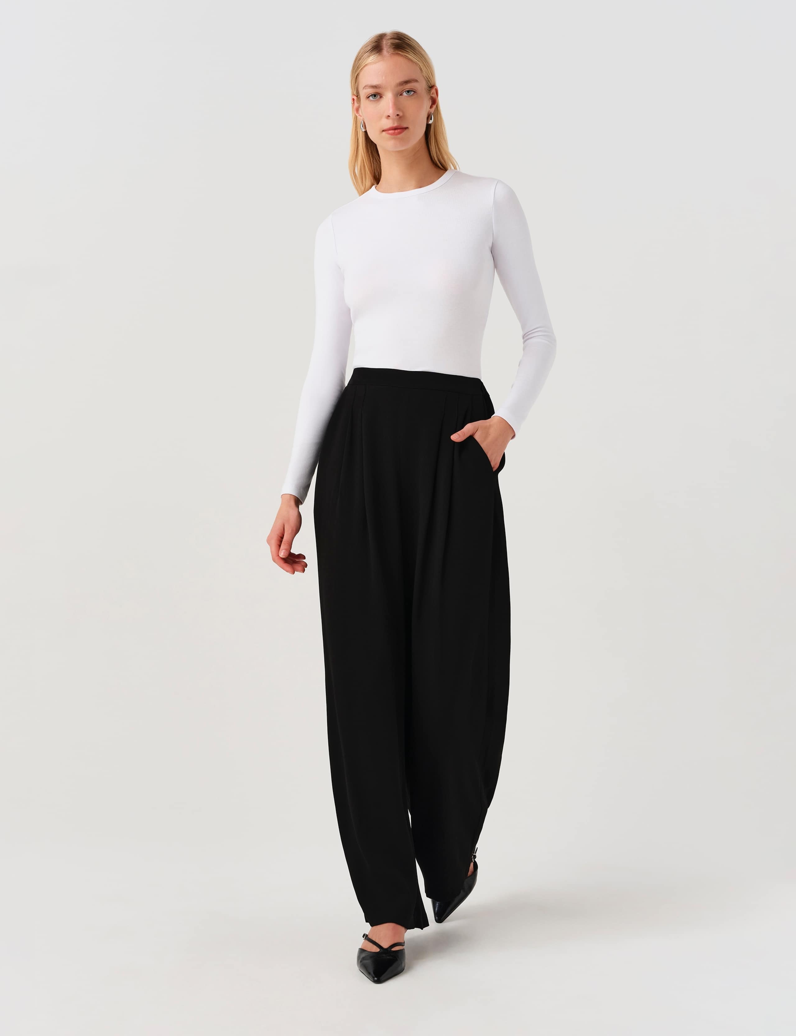 Crepe Pleat Front Wide Leg Trousers 3 of 7