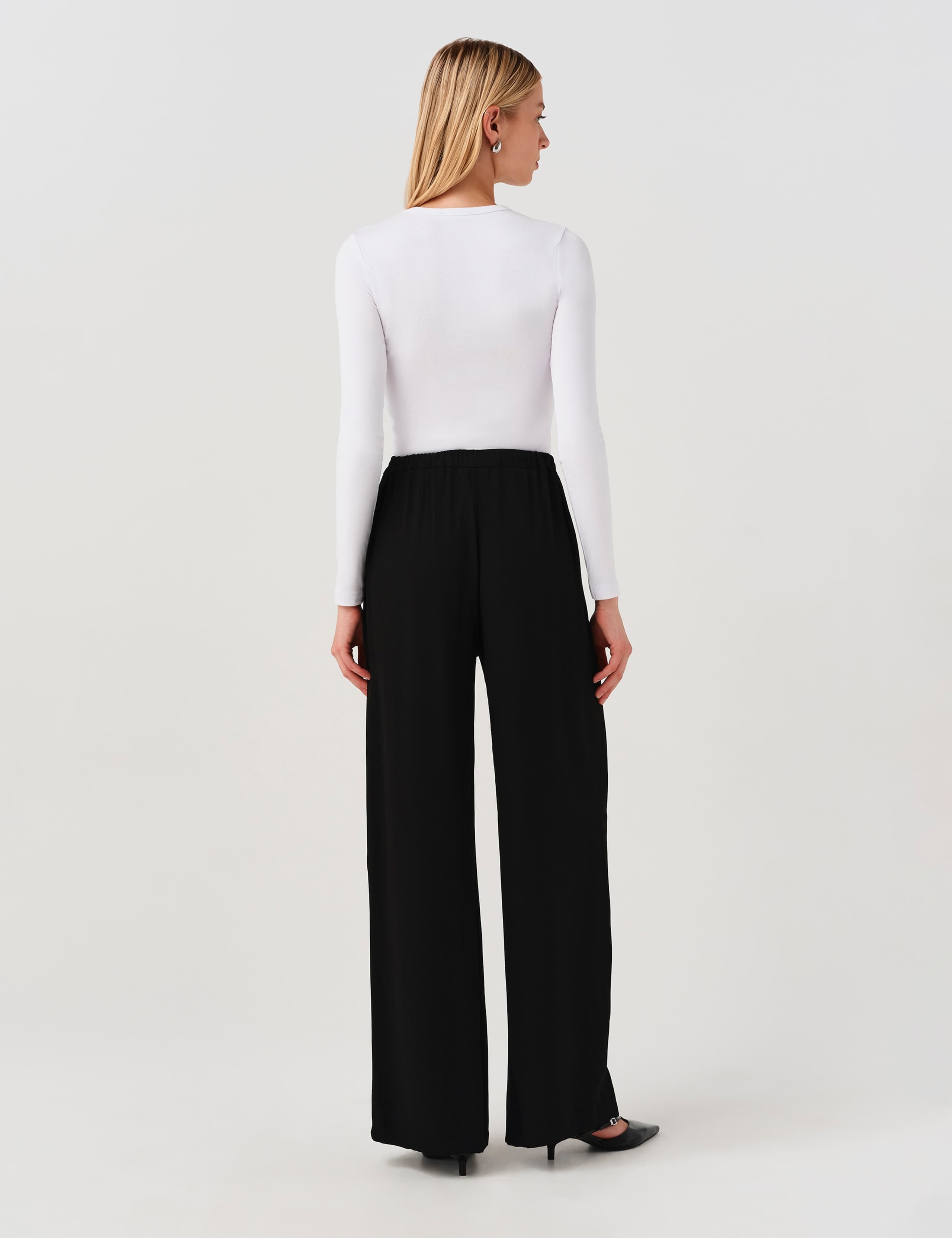 Crepe Pleat Front Wide Leg Trousers 4 of 7