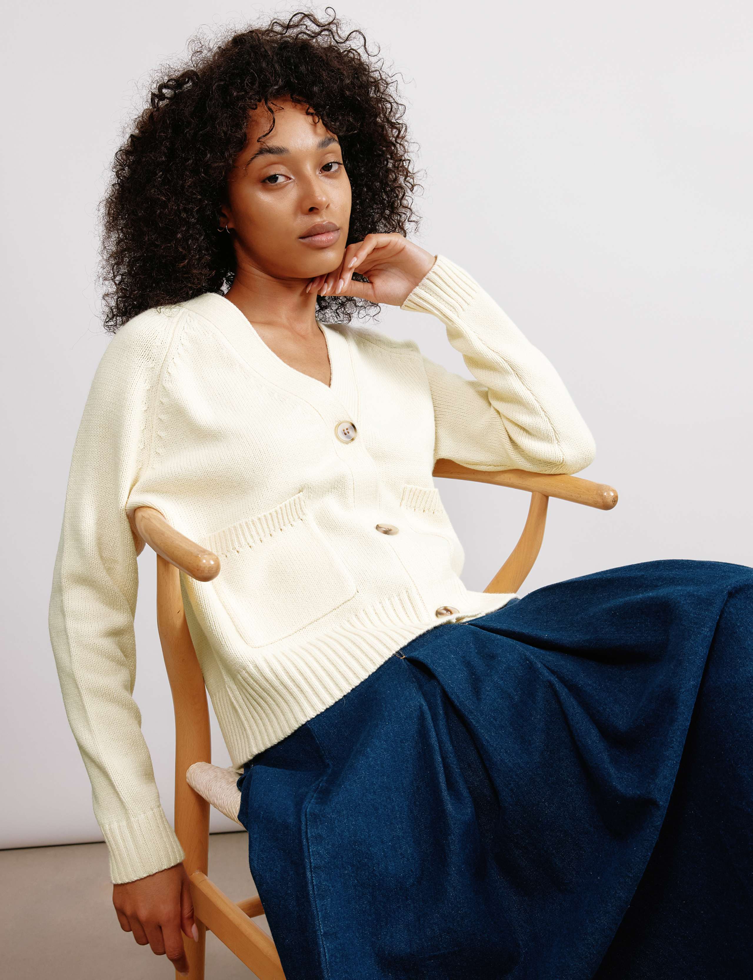 V-Neck Relaxed Cardigan with Wool 5 of 7