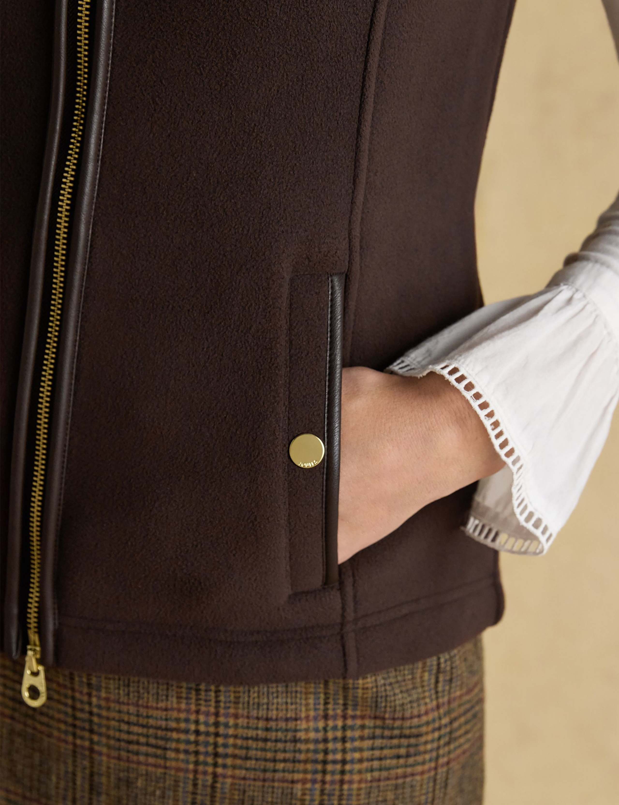 Fleece Funnel Neck Gilet 9 of 9