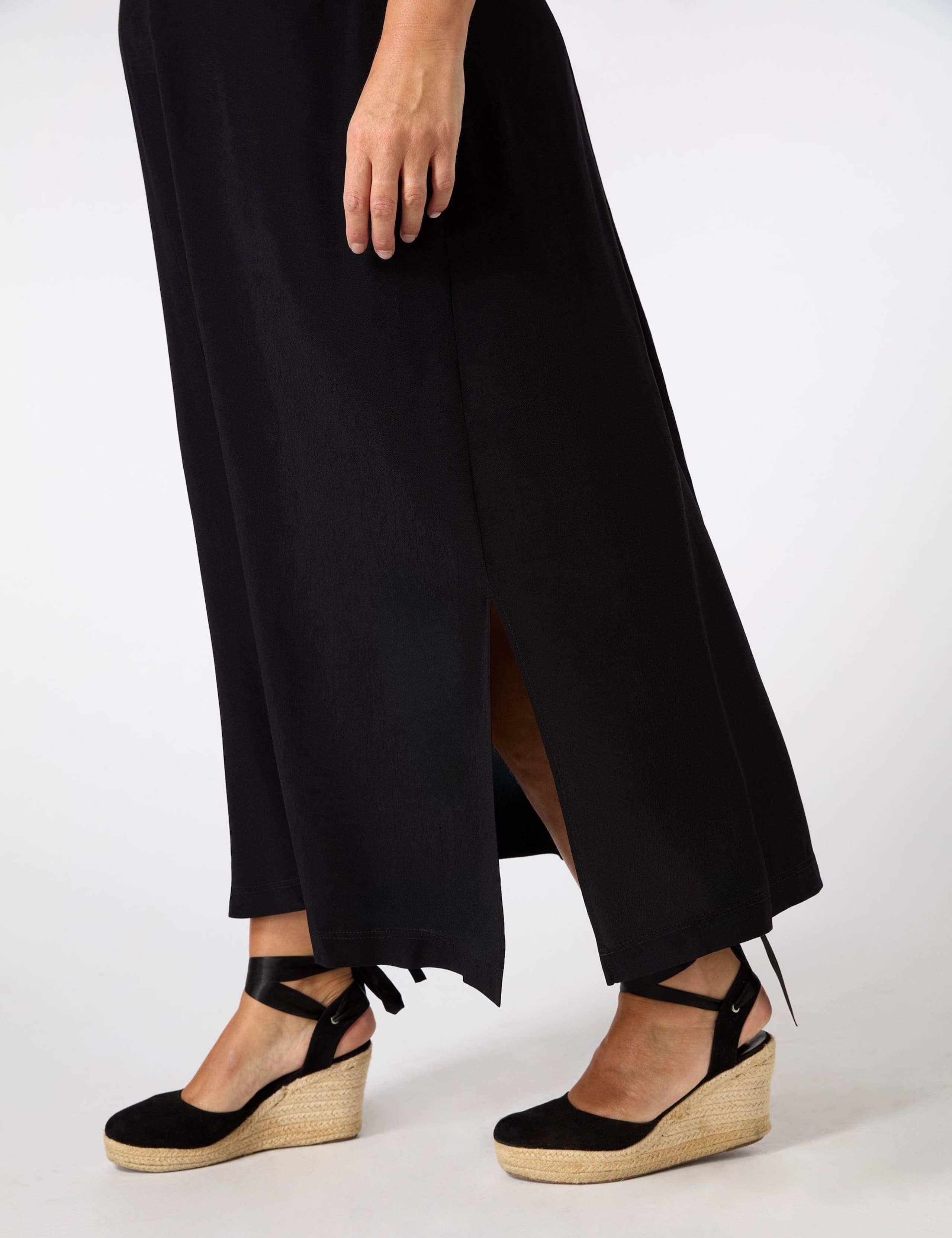 V-Neck Maxi T-Shirt Dress 5 of 5