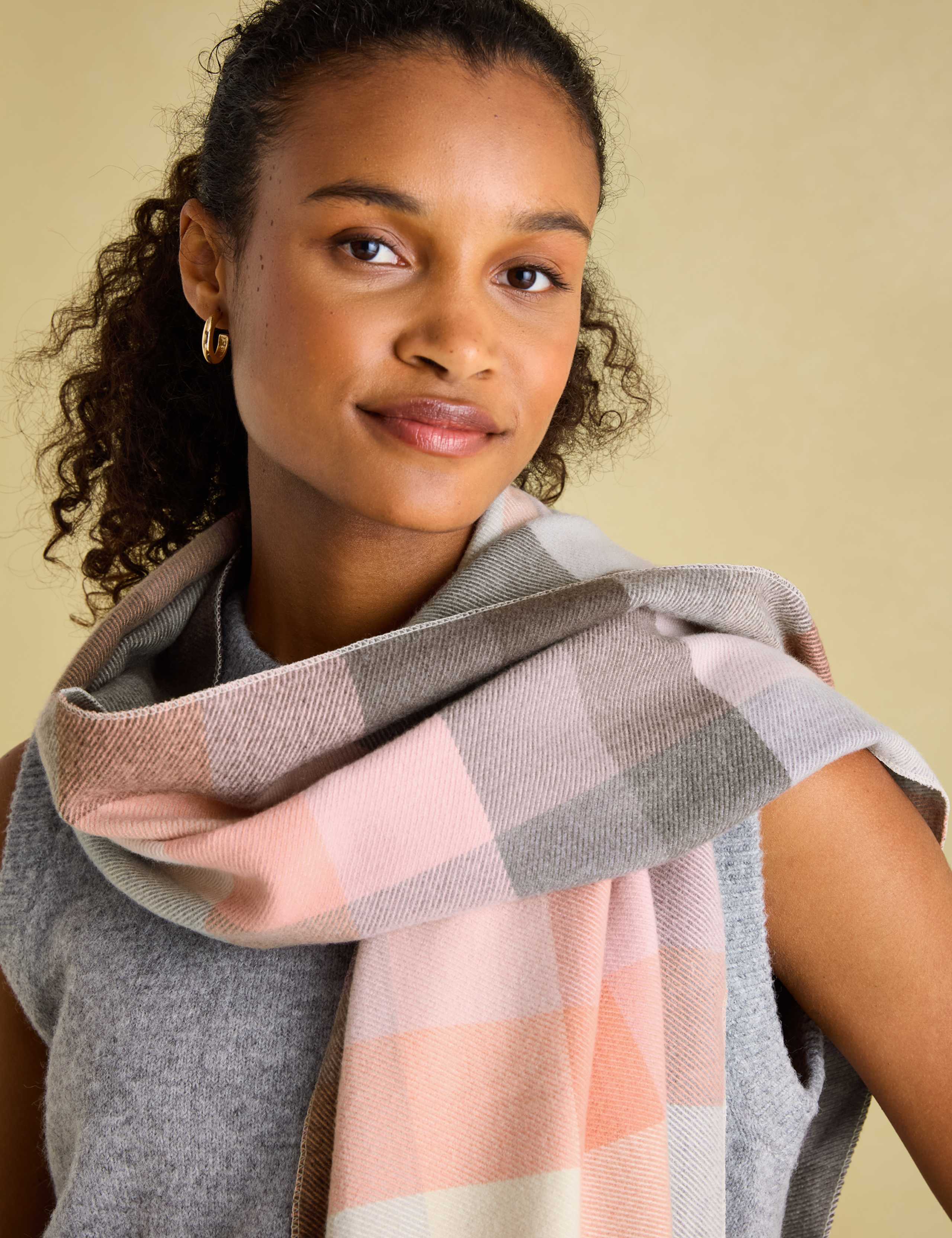 Checked Tassel Scarf 3 of 4