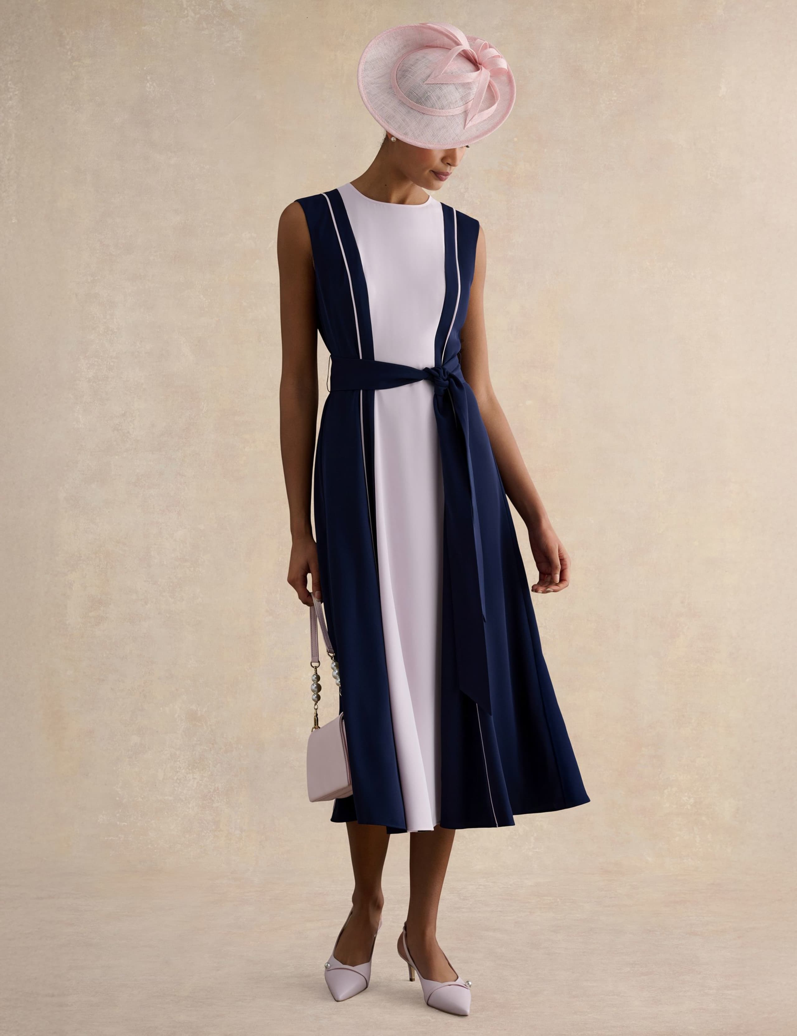 Fascinator With Bow Detail 3 of 3