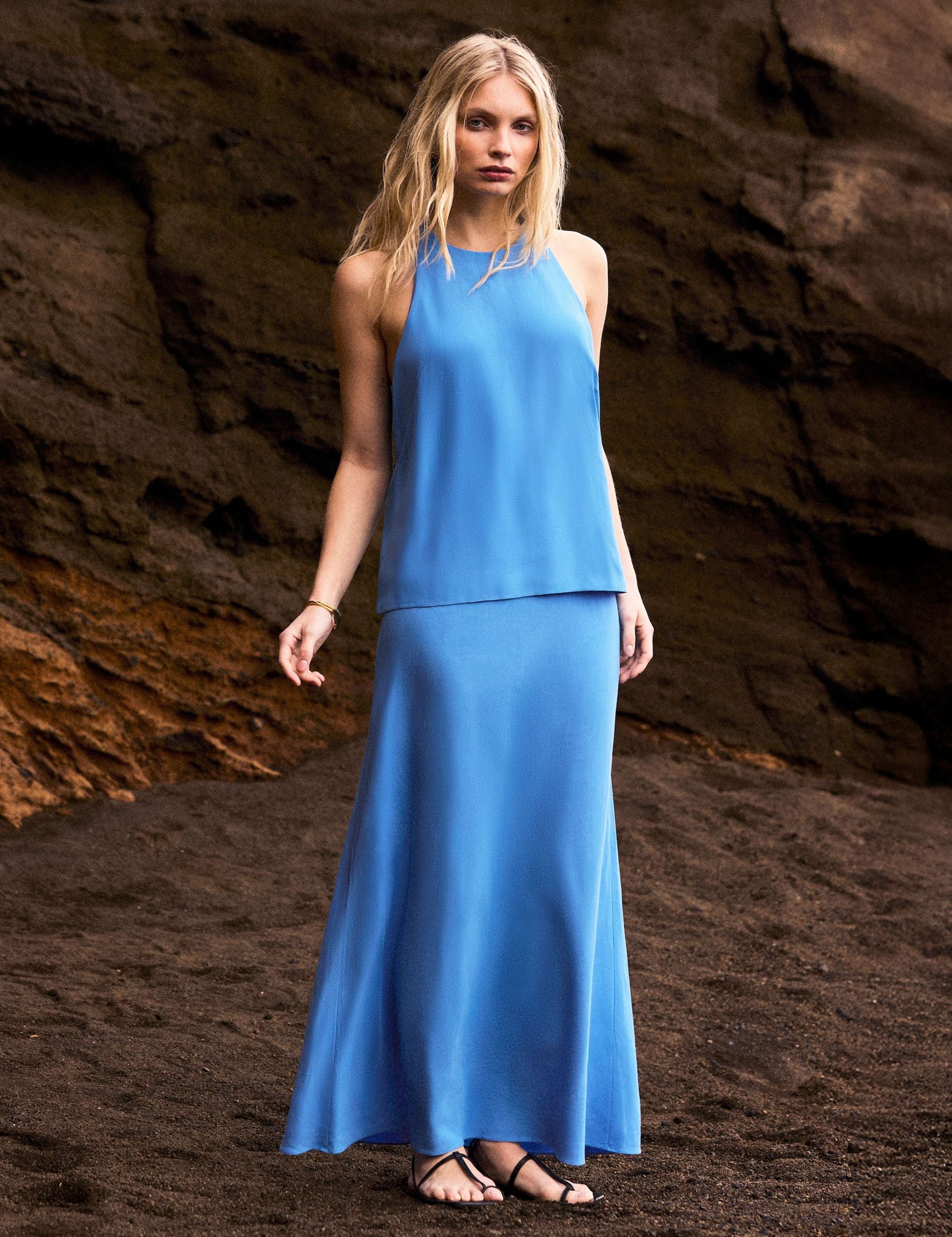 Halter Neck Top with Linen 2 of 5