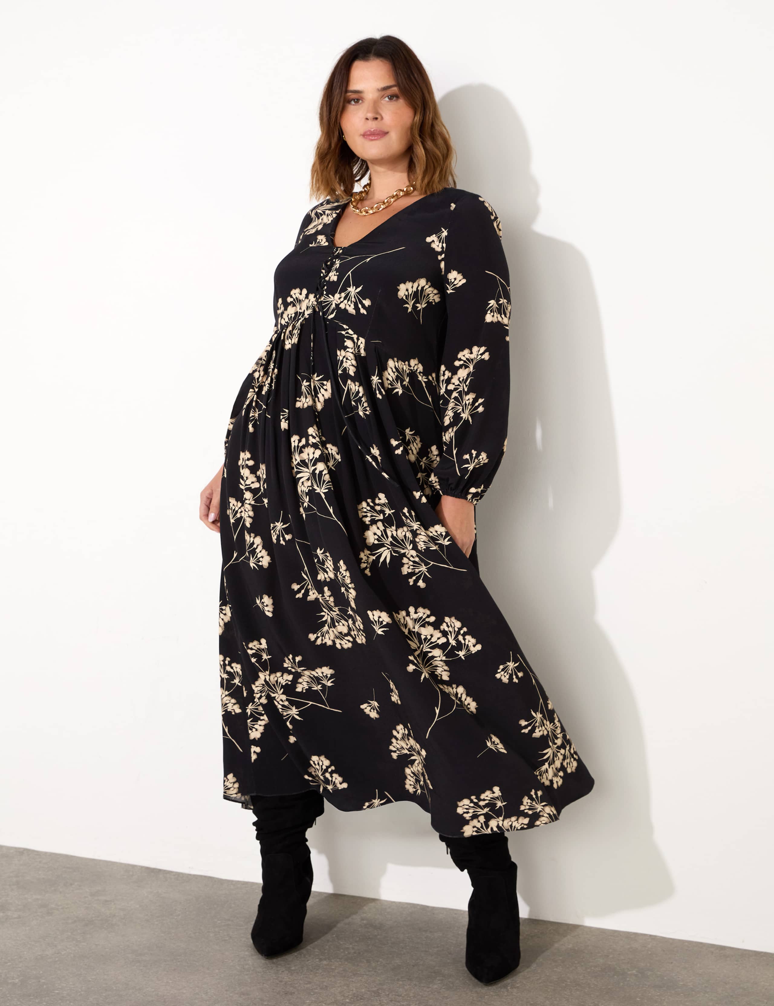 Floral V-Neck Midaxi Swing Dress 2 of 6