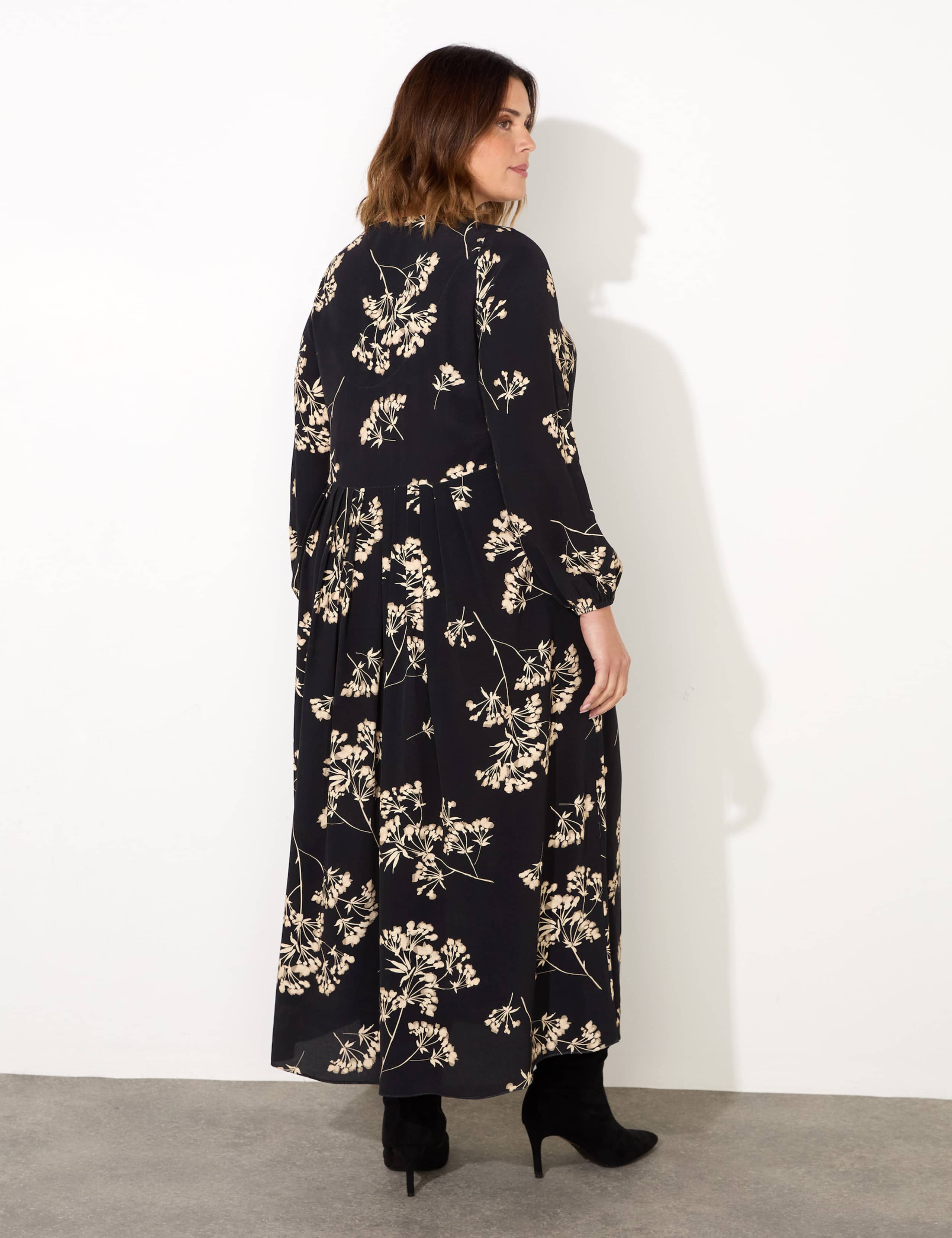 Floral V-Neck Midaxi Swing Dress 6 of 6
