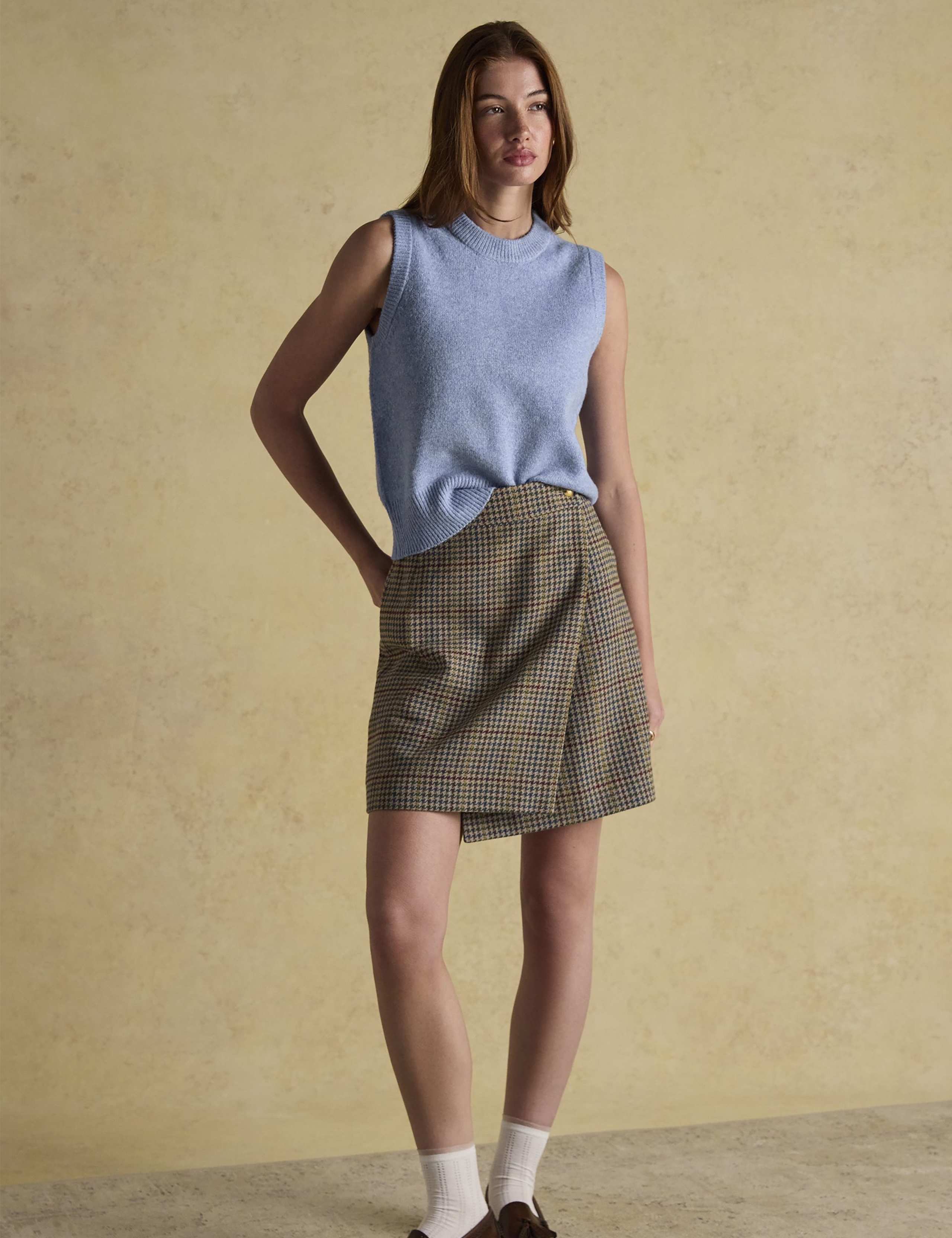 Textured Crew Neck Knitted Vest 4 of 8