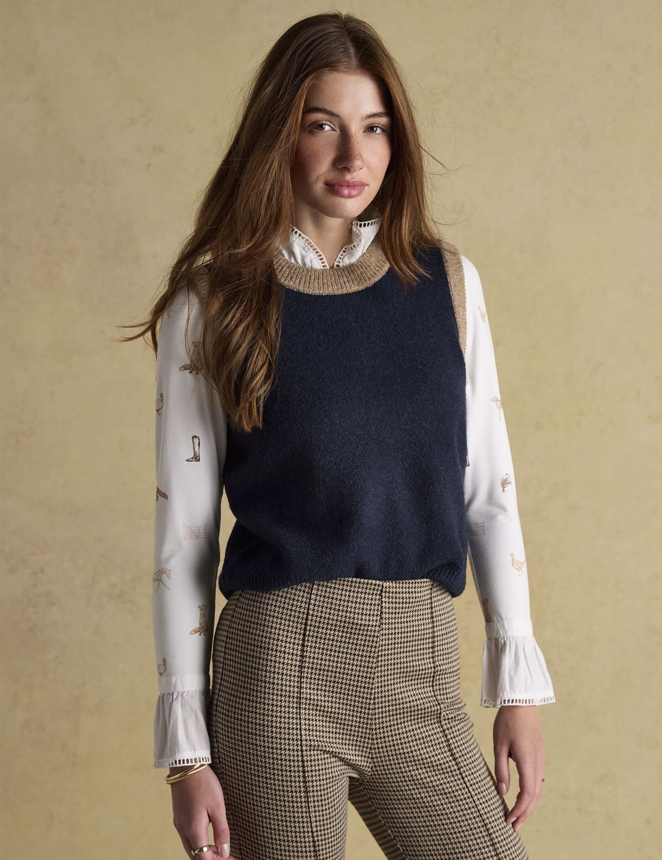 Textured Crew Neck Knitted Vest 3 of 8