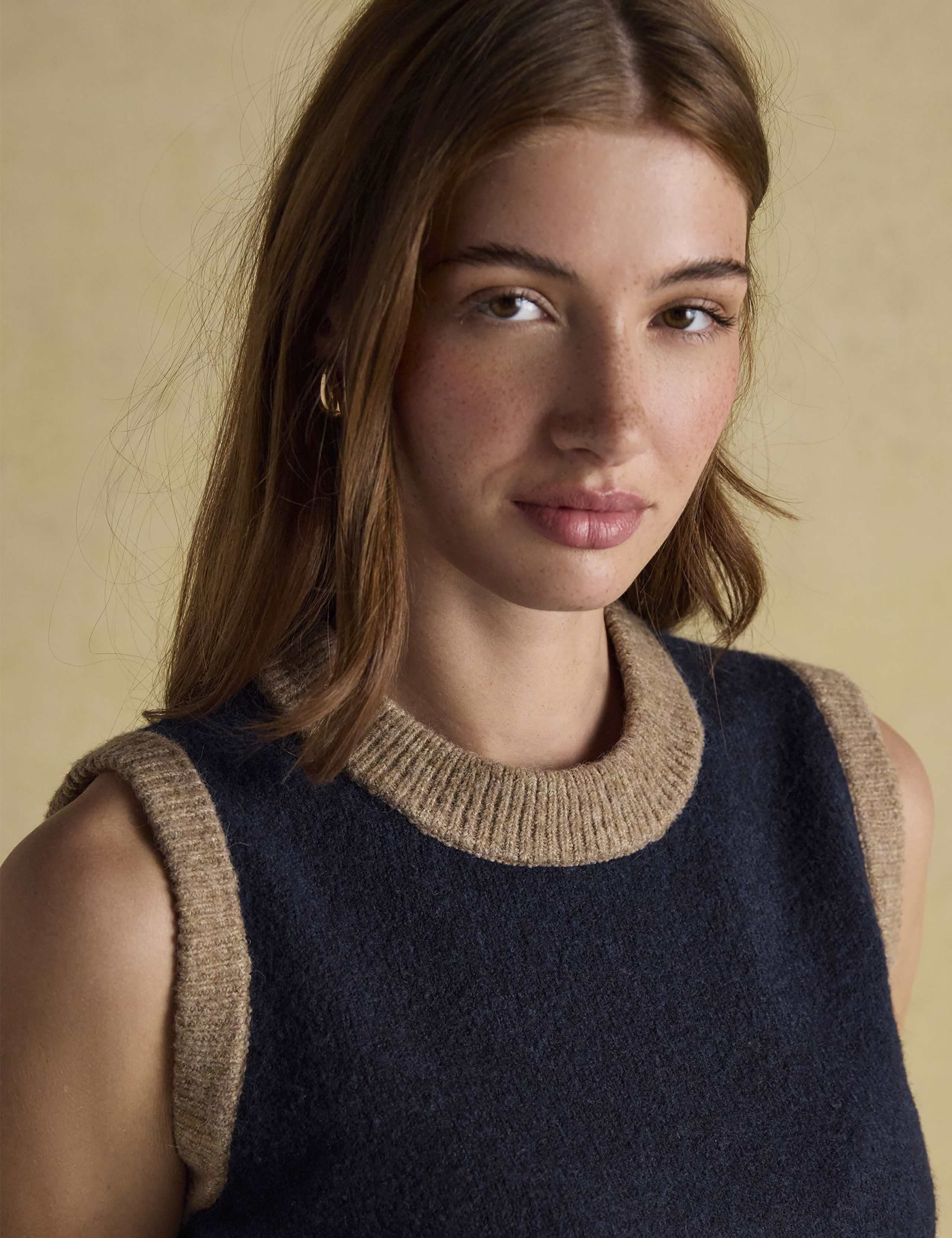 Textured Crew Neck Knitted Vest 7 of 8