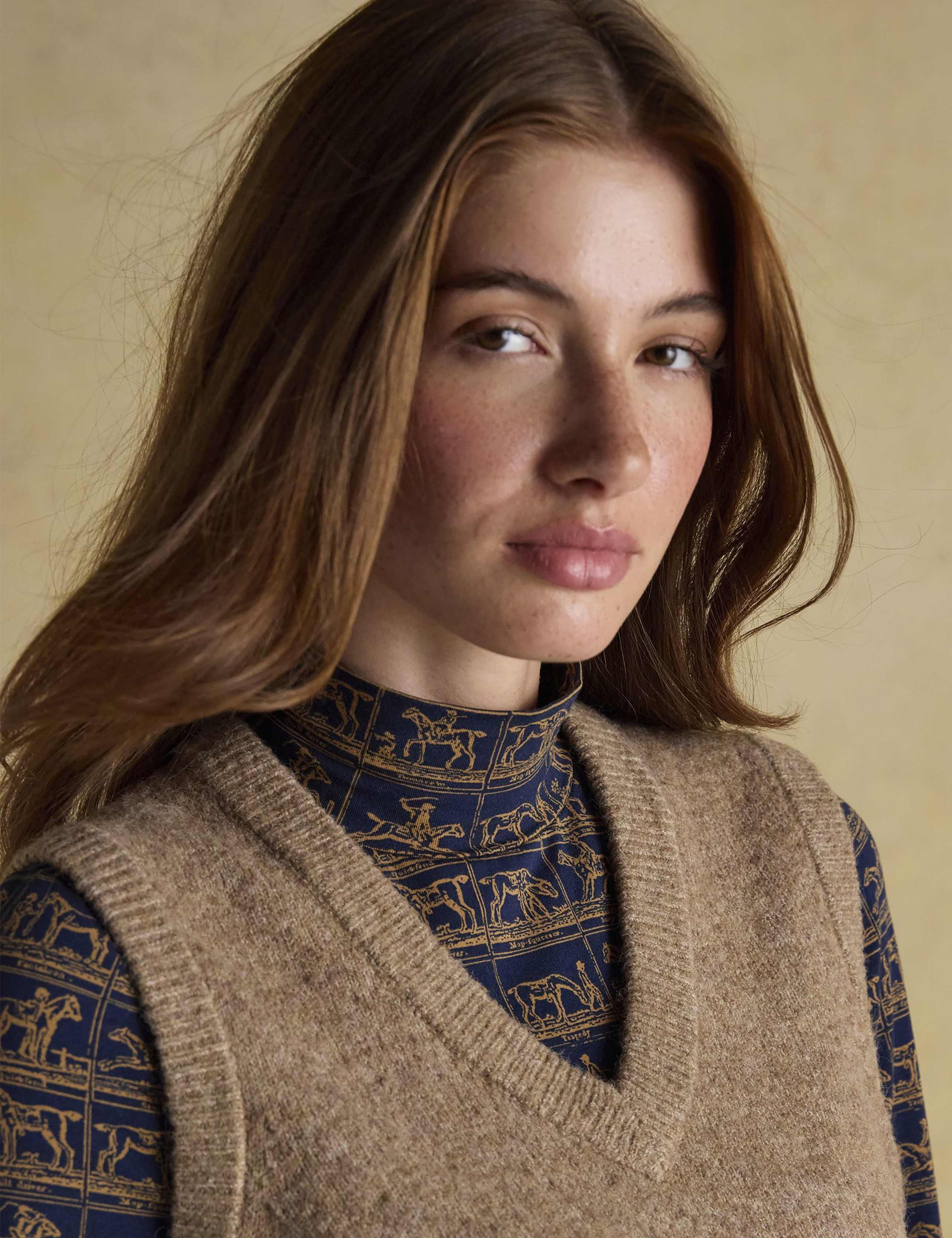 V-Neck Knitted Vest 6 of 7