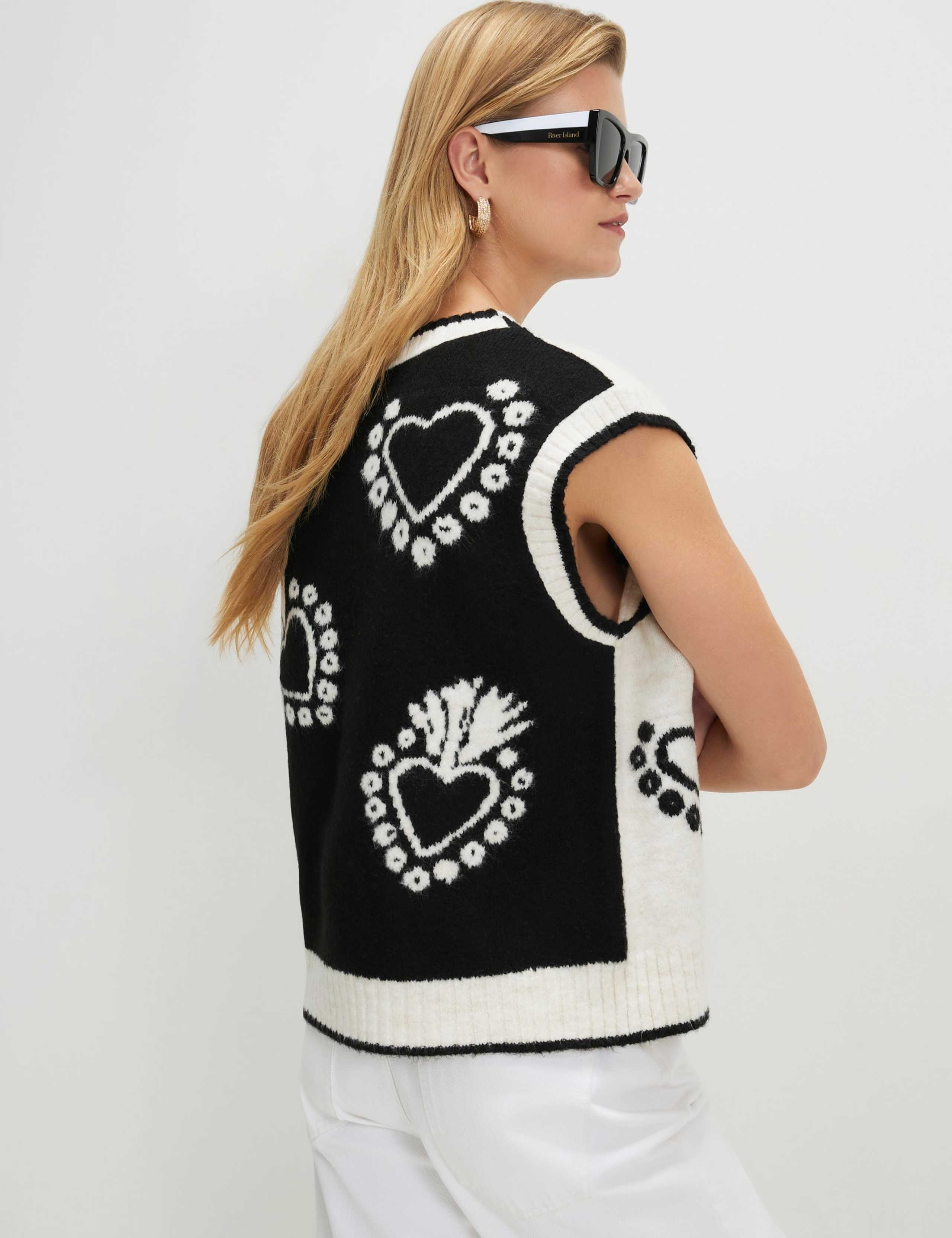 Monochrome Heart V-Neck Waistcoat 3 of 4