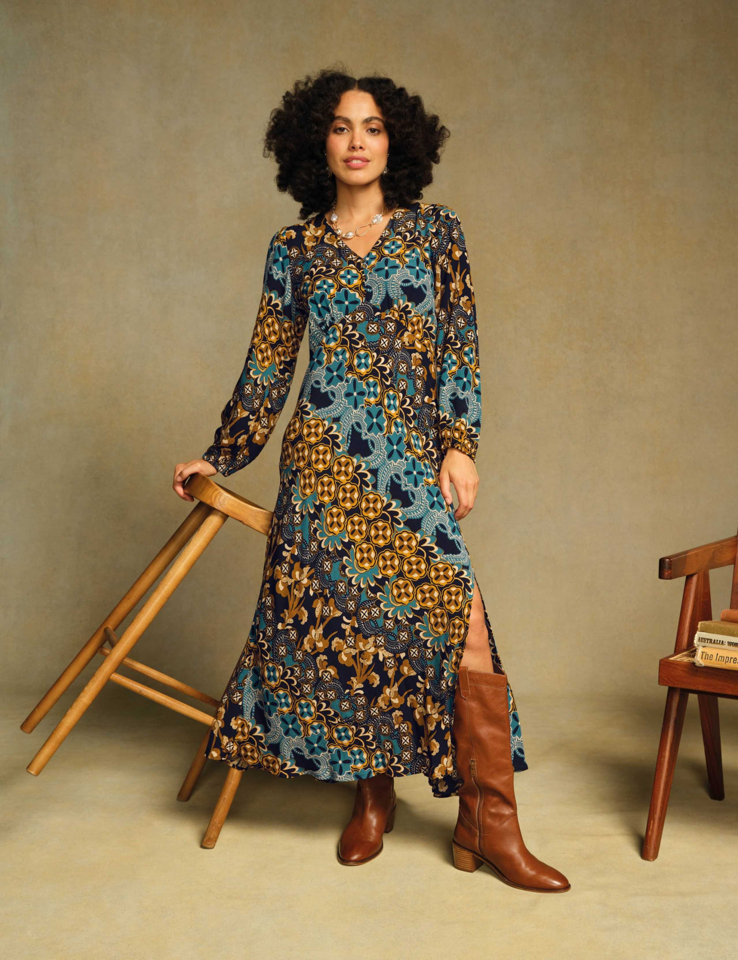 Printed V-Neck Midaxi Tea Dress 7 of 7