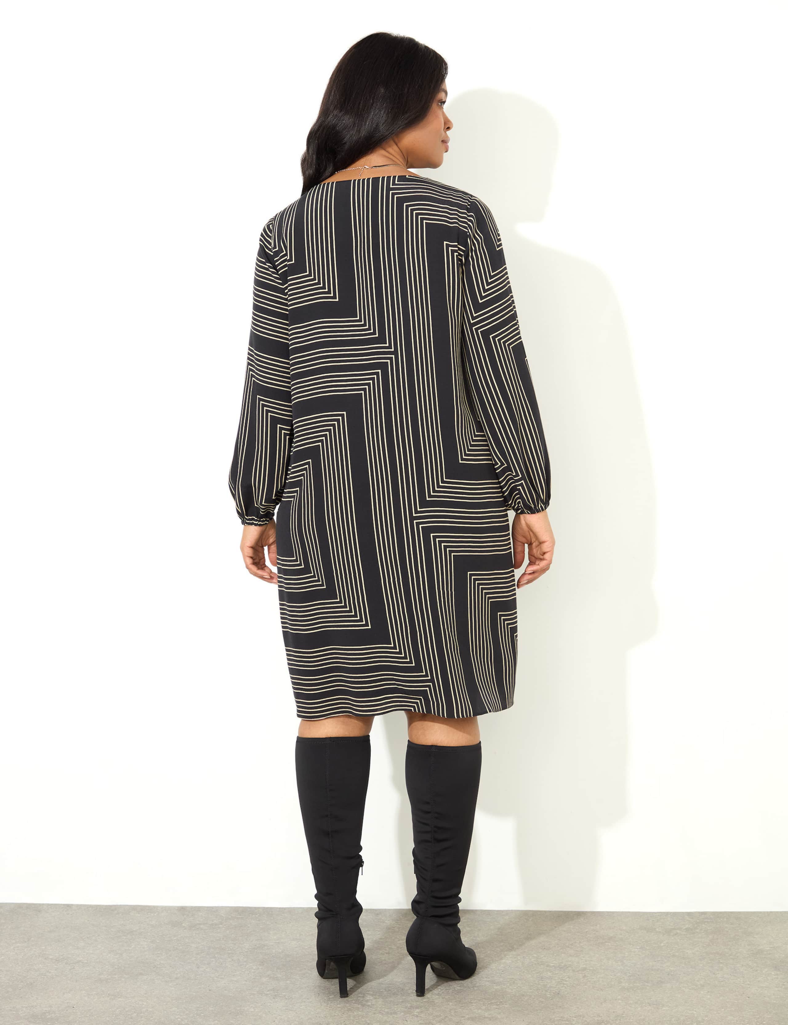 Geometric V-Neck Knee Length Swing Dress 4 of 4