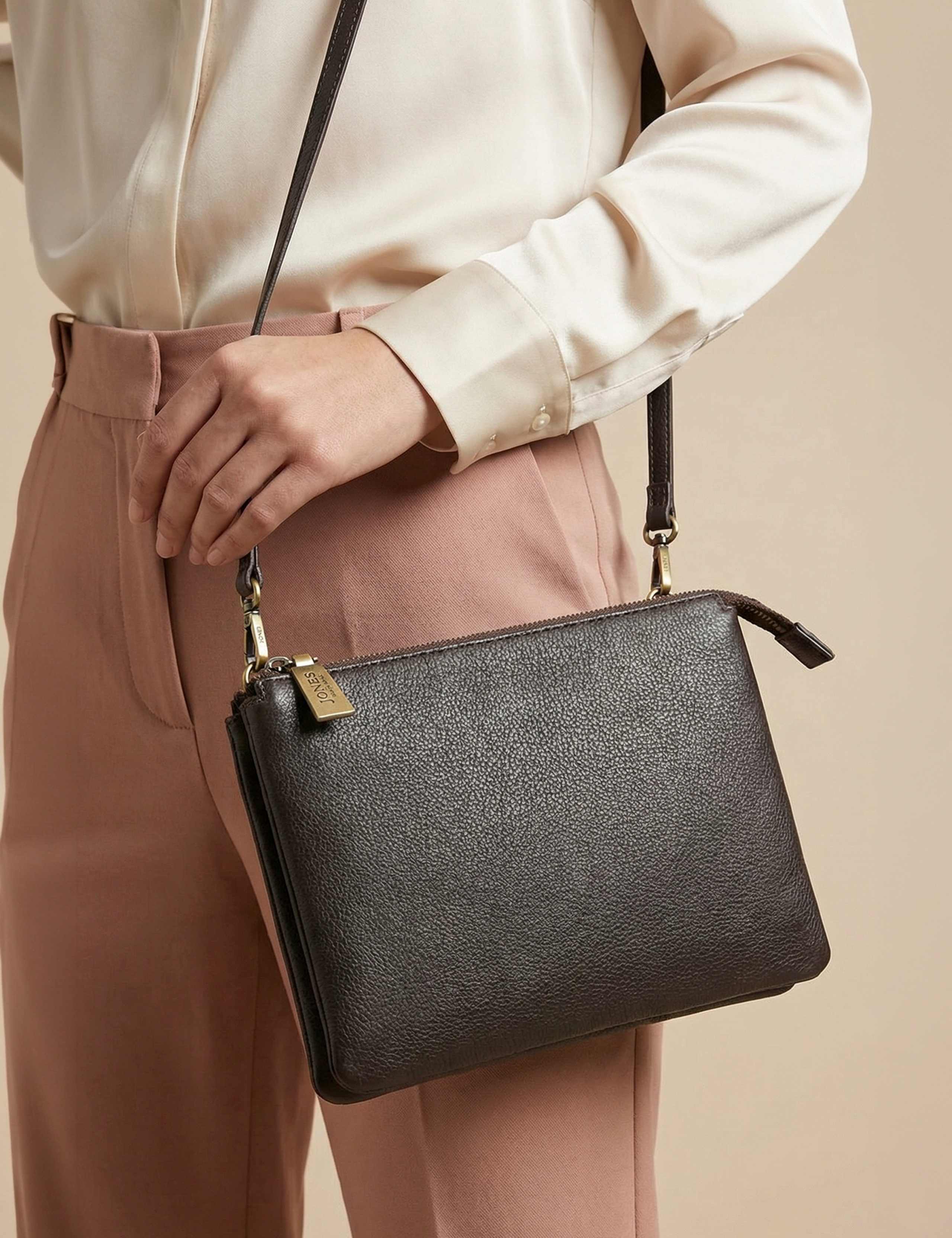 Leather Shoulder Bag 3 of 7