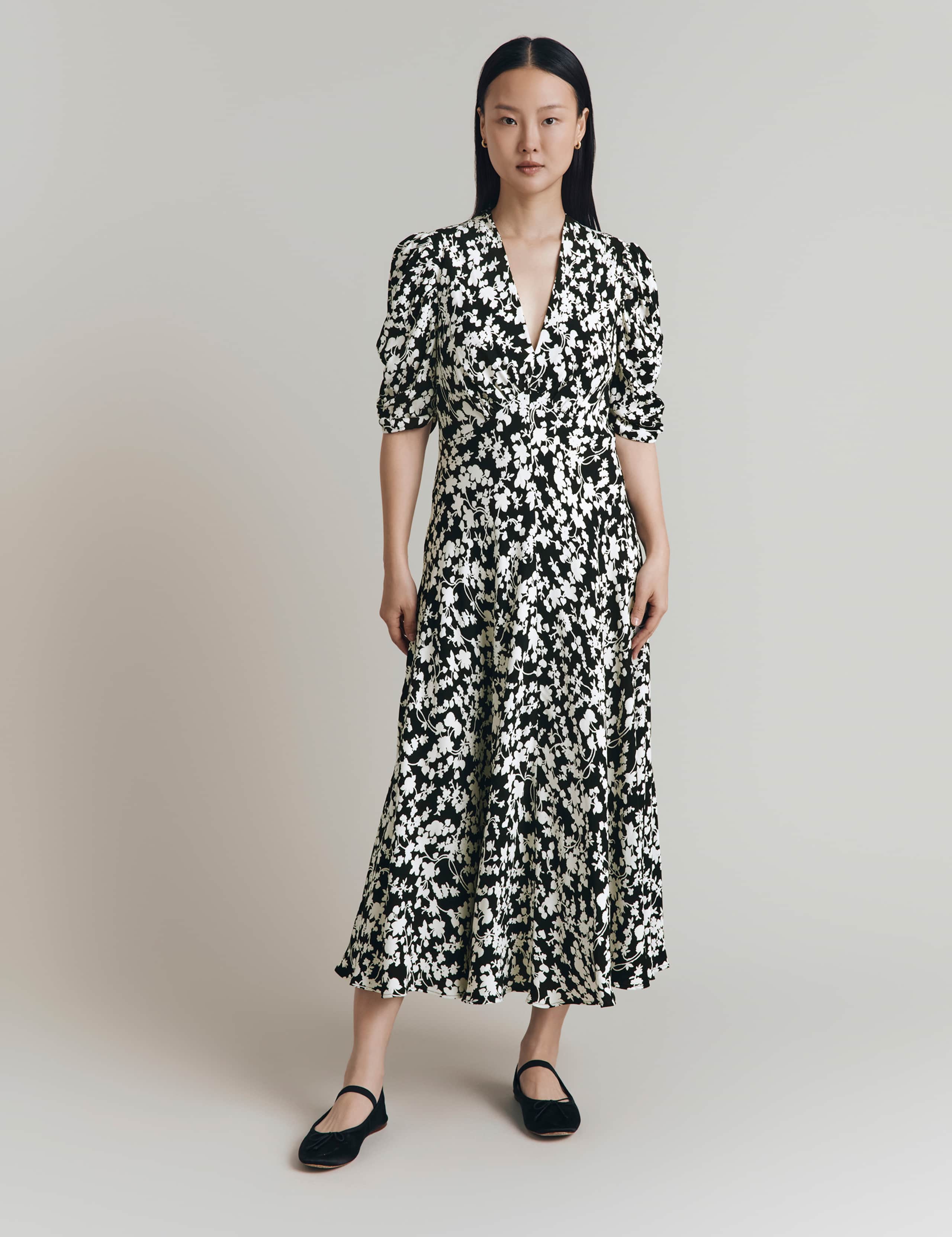 Crepe Floral V-Neck Midi Tea Dress 3 of 4