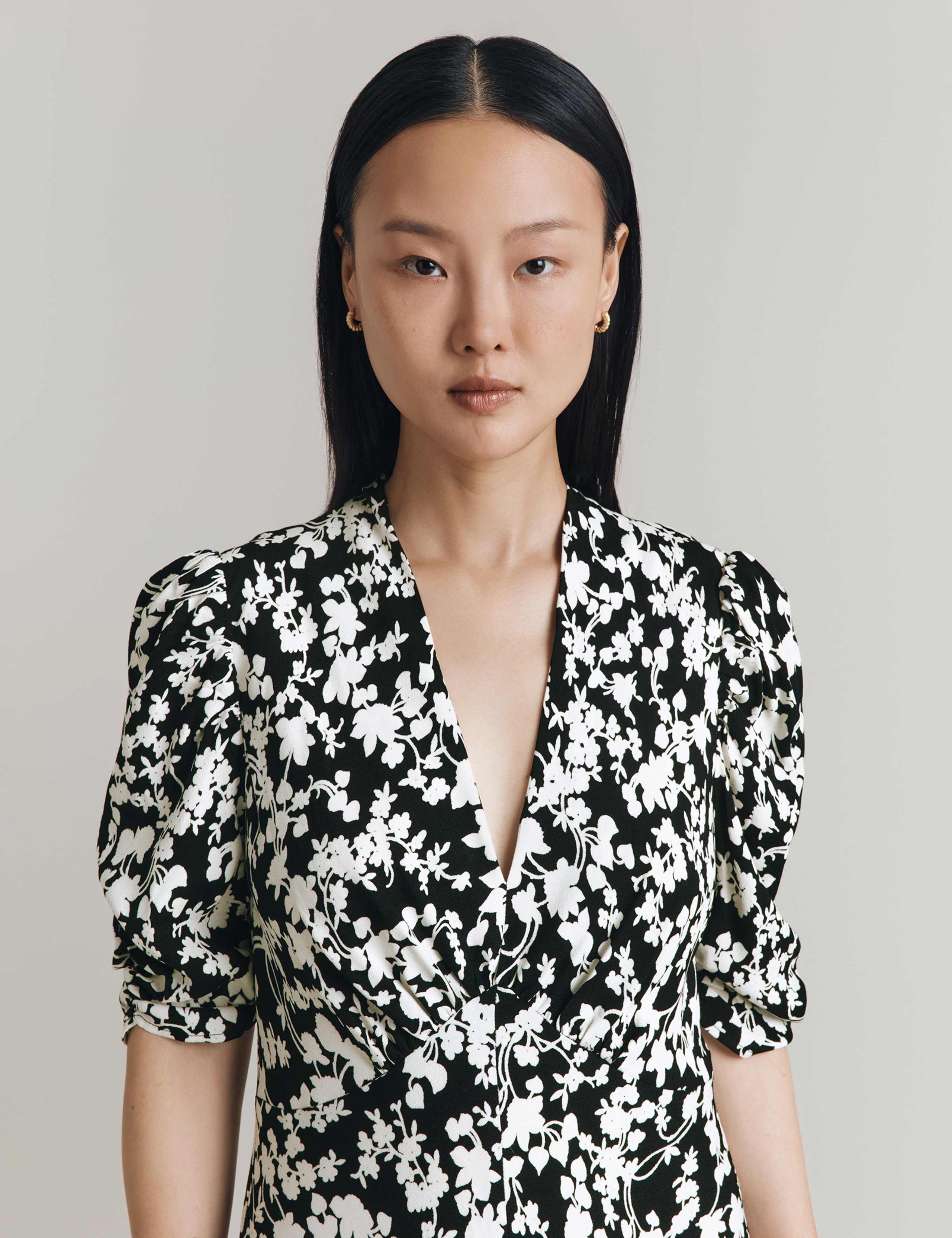 Crepe Floral V-Neck Midi Tea Dress 4 of 4