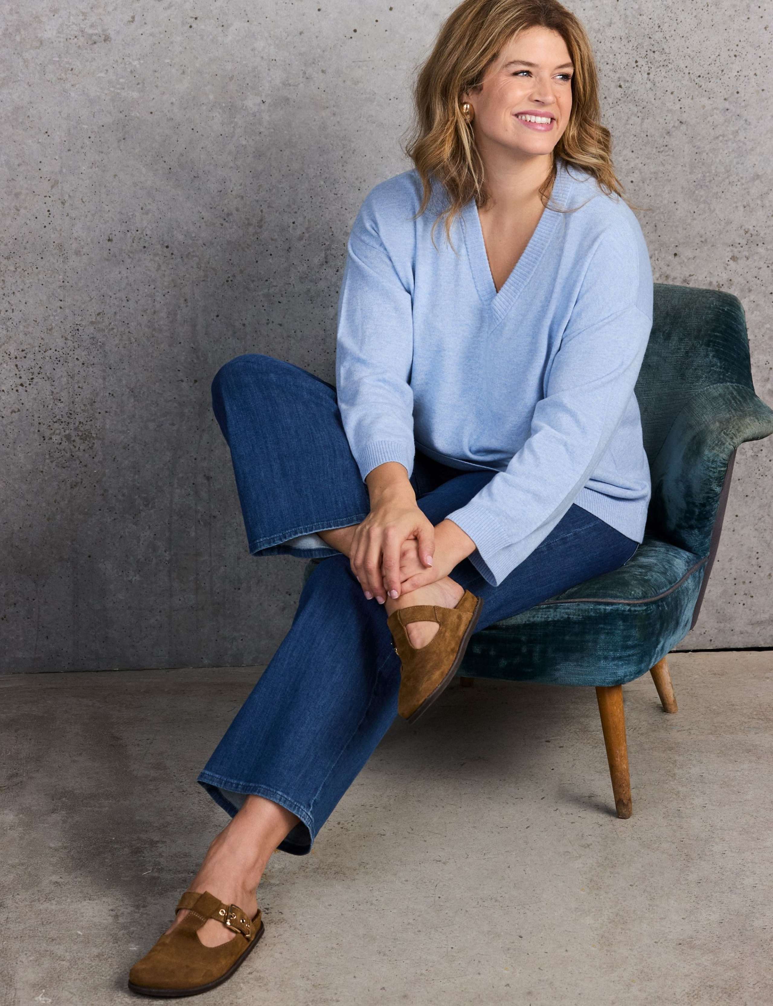 Wool Blend Textured V-Neck Jumper 3 of 4