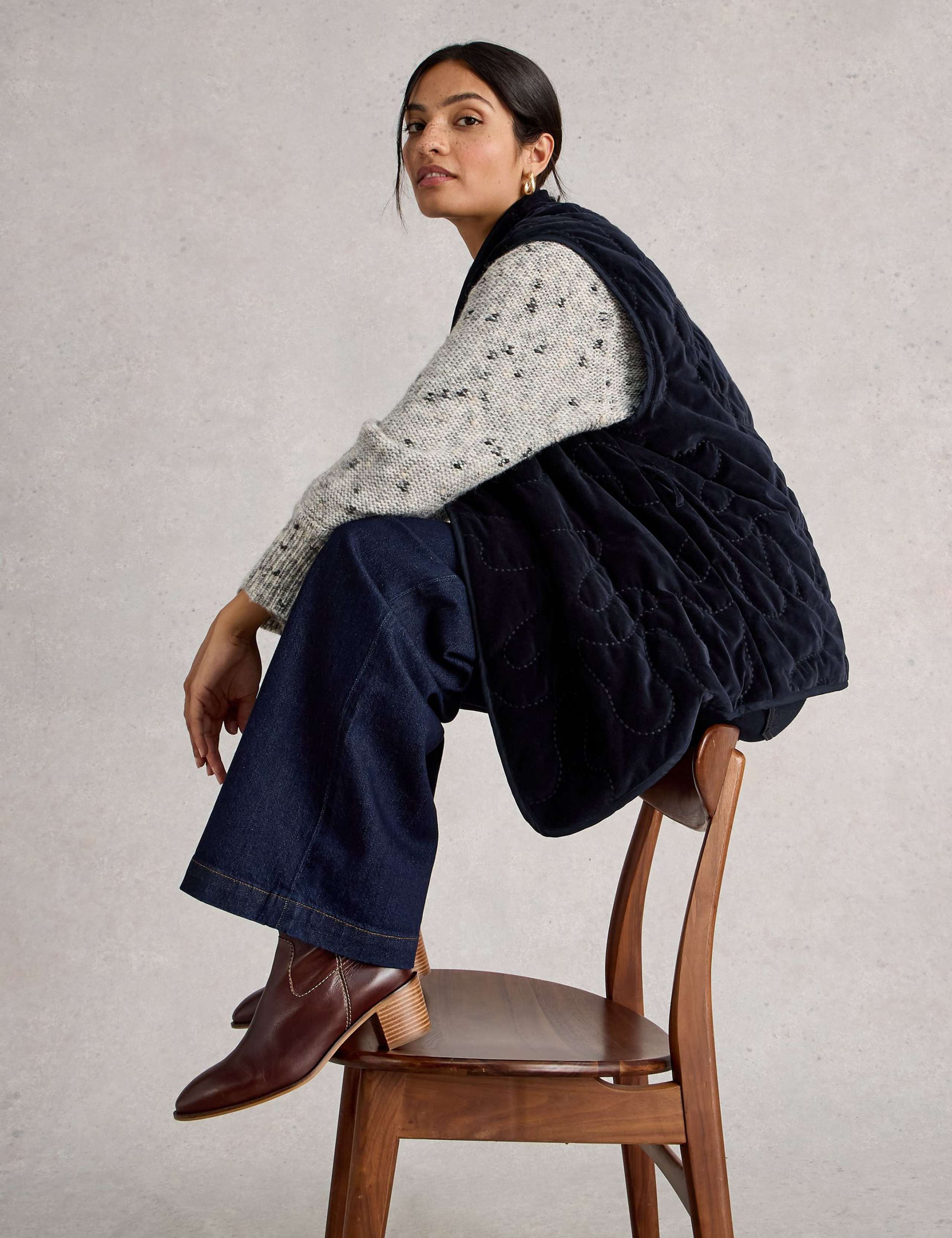 Velvet Quilted Belted Relaxed Gilet 4 of 6